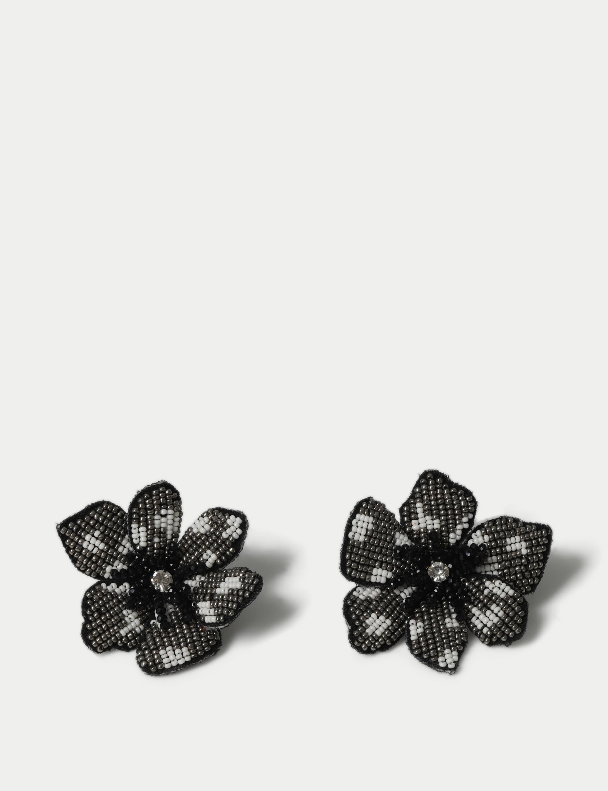 Beaded Detail Flower Stud Earrings 2 of 4