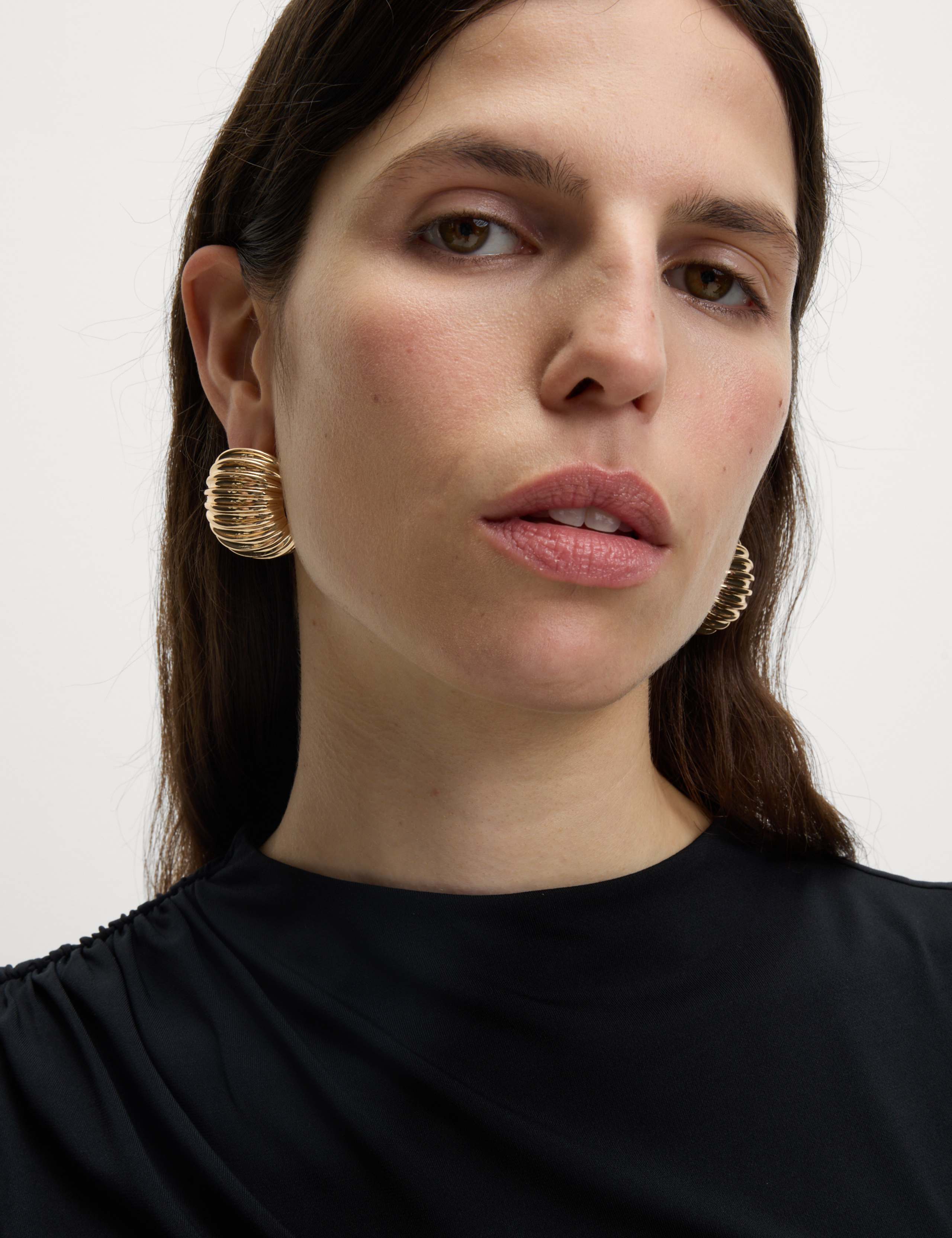 Oversized Ridged Shell Stud Earrings 1 of 3