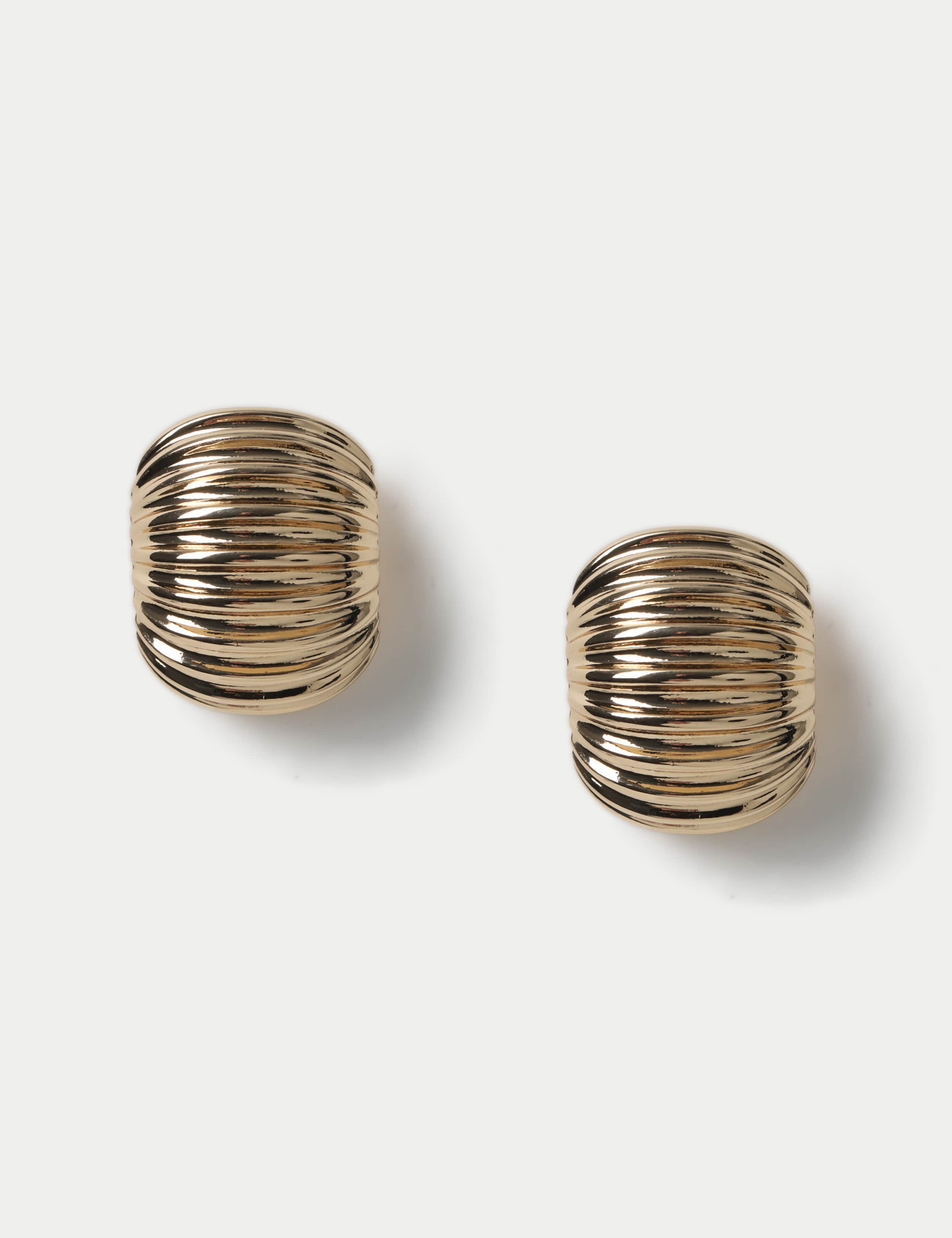 Oversized Ridged Shell Stud Earrings 3 of 3
