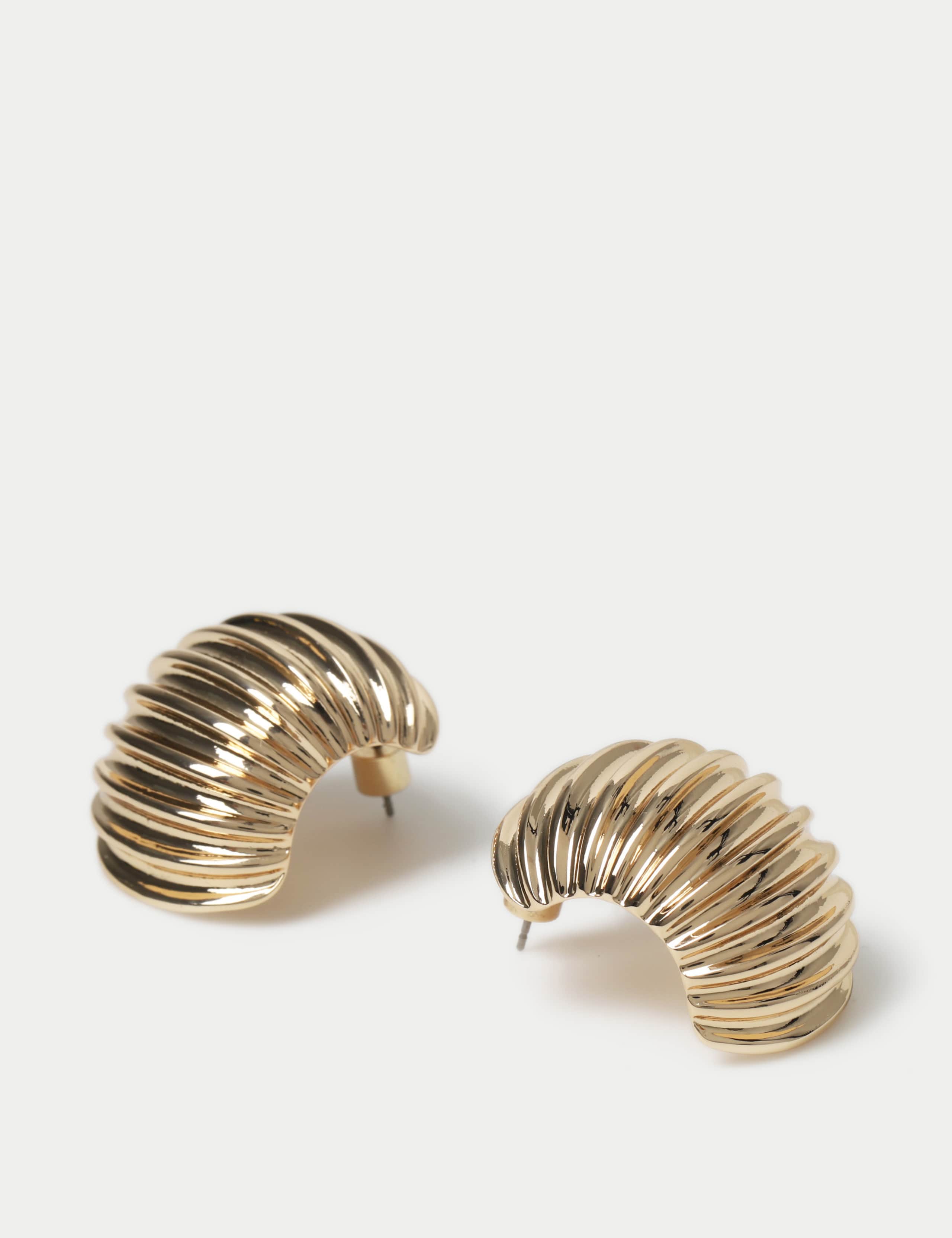 Oversized Ridged Shell Stud Earrings 2 of 3