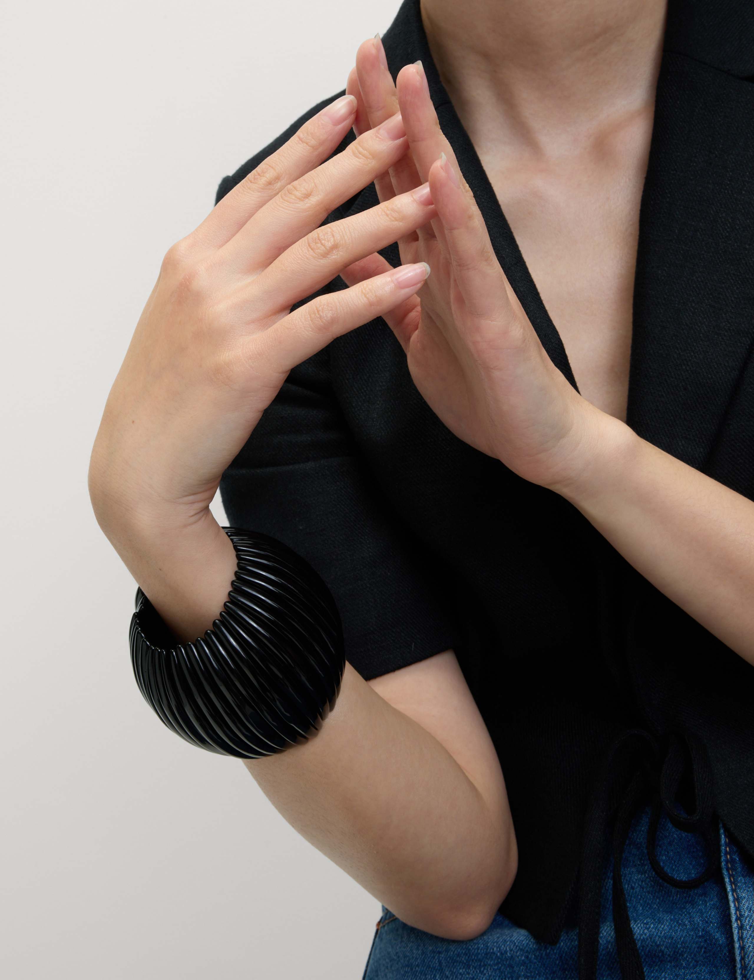 Black Oversized Ridge Wristwear 3 of 4
