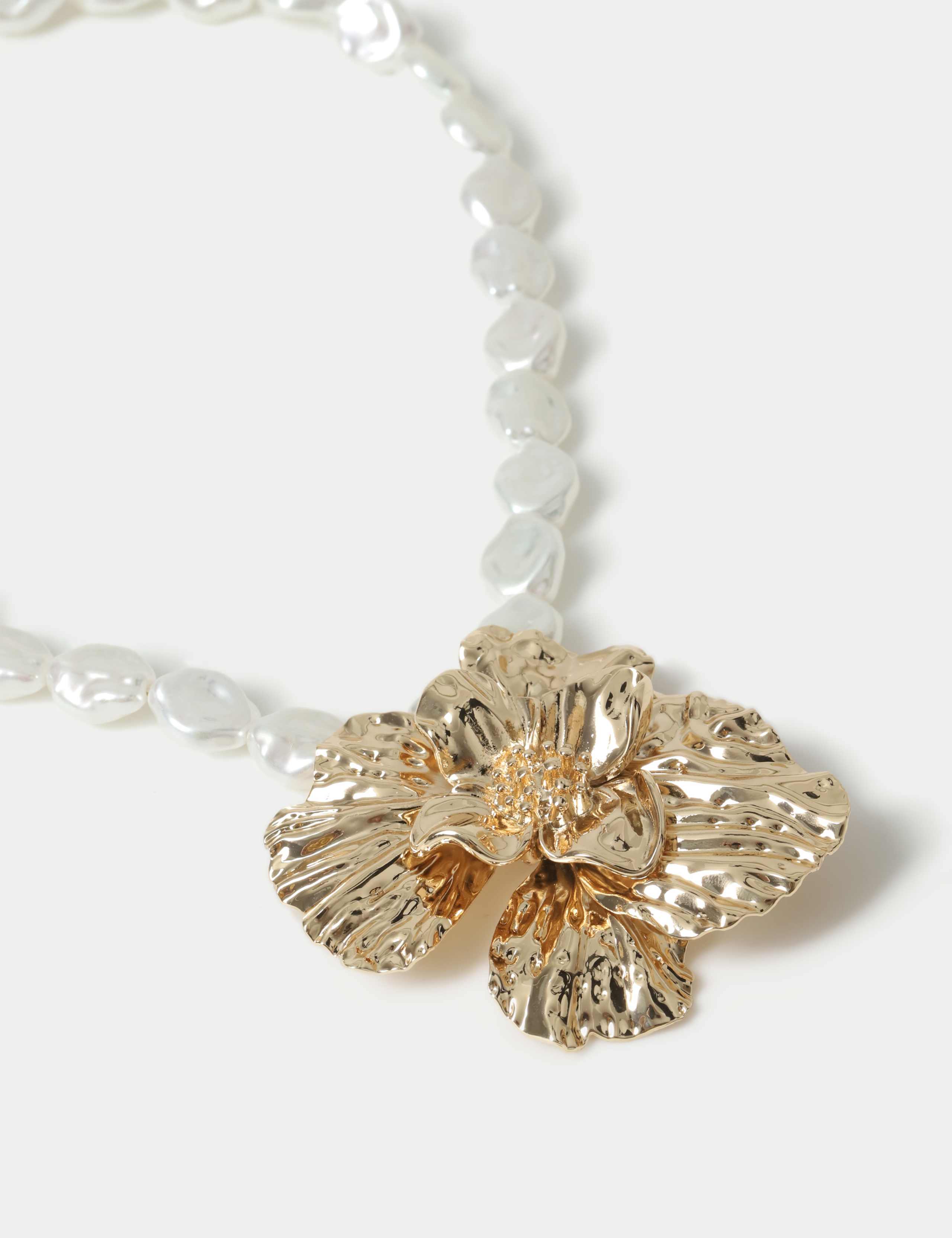 Pearl Casted Flower Necklace 2 of 2