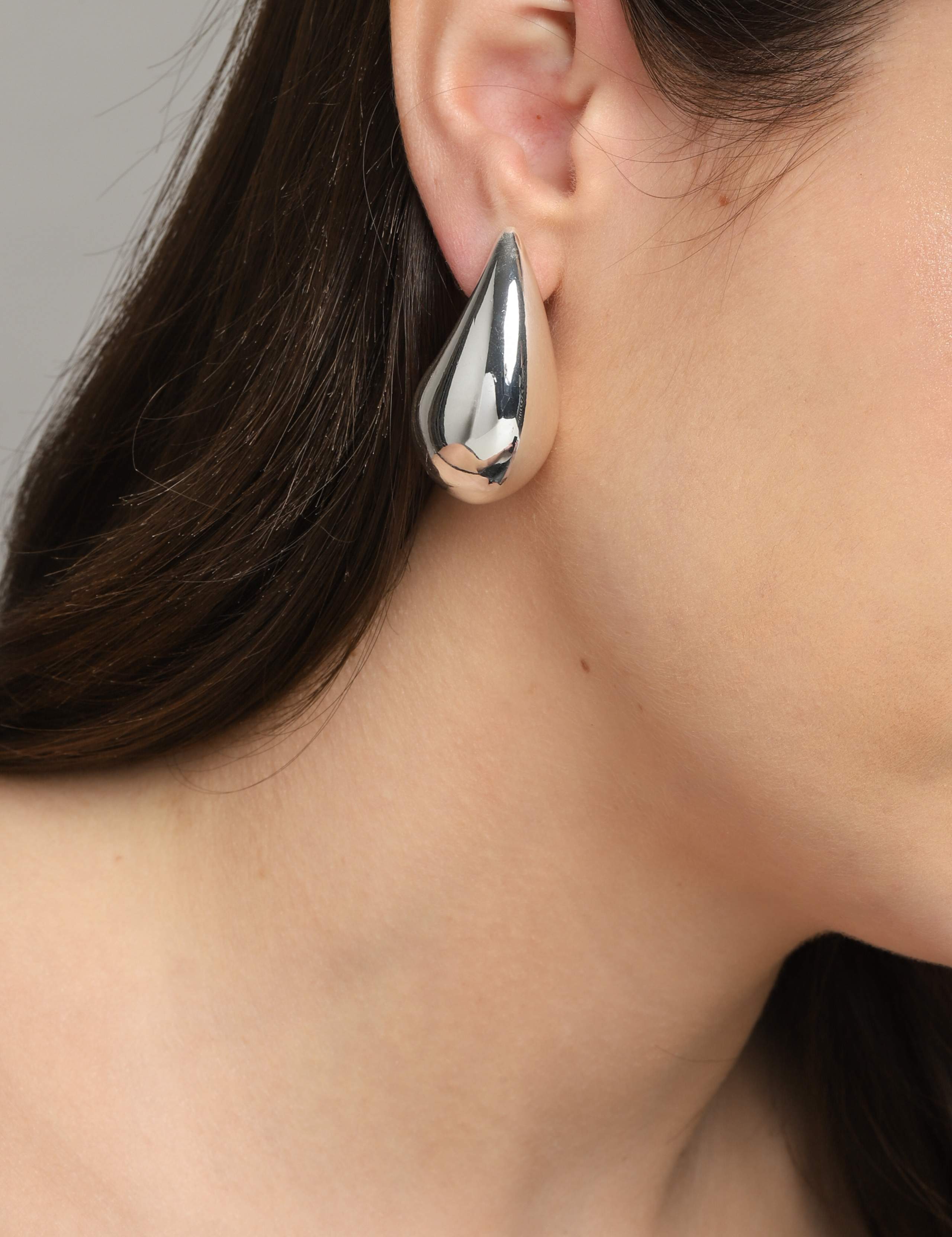 Gold Maxi Tear Drop Stud 3 of 3