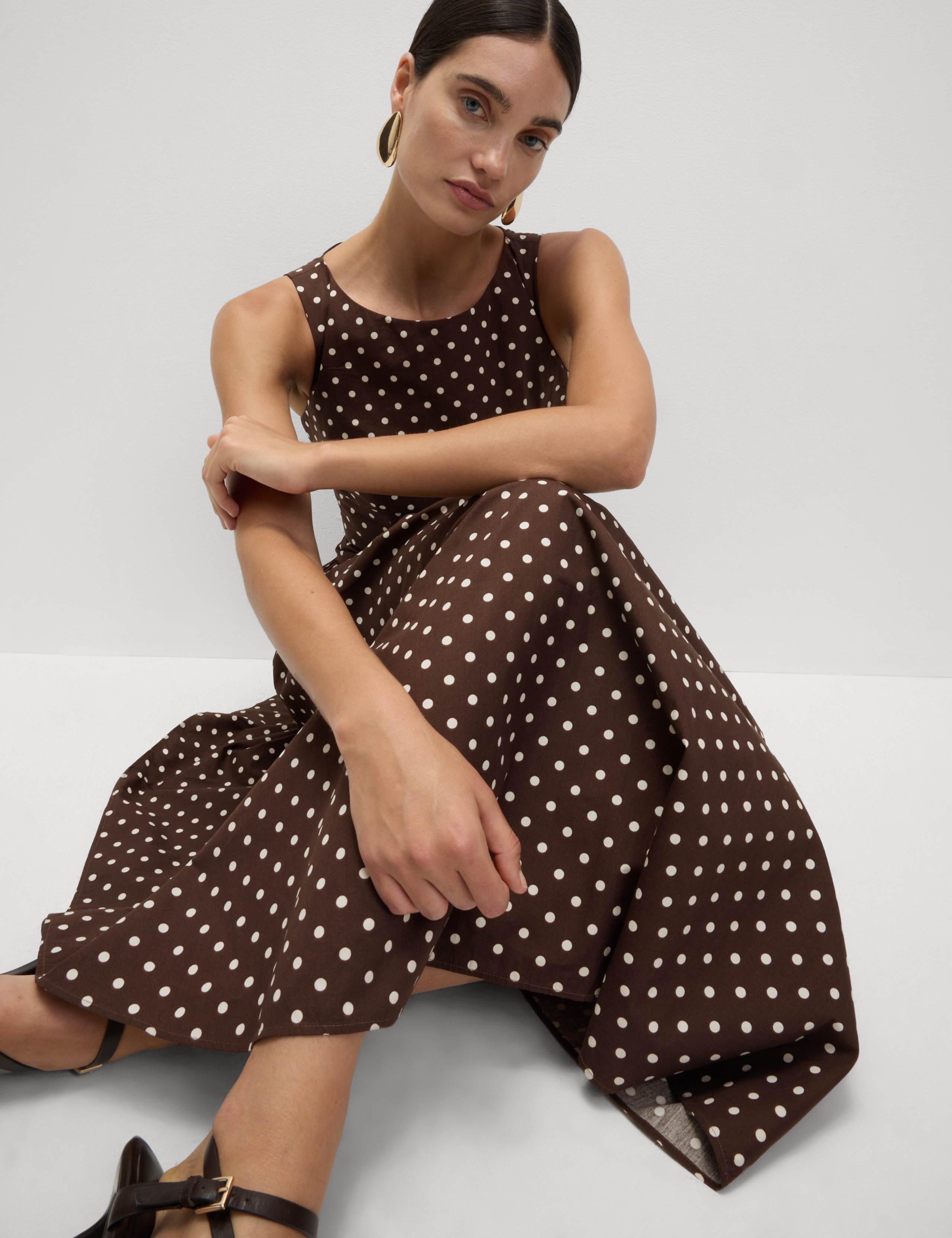 Polka Dot Round Neck Midaxi Waisted Dress 3 of 6