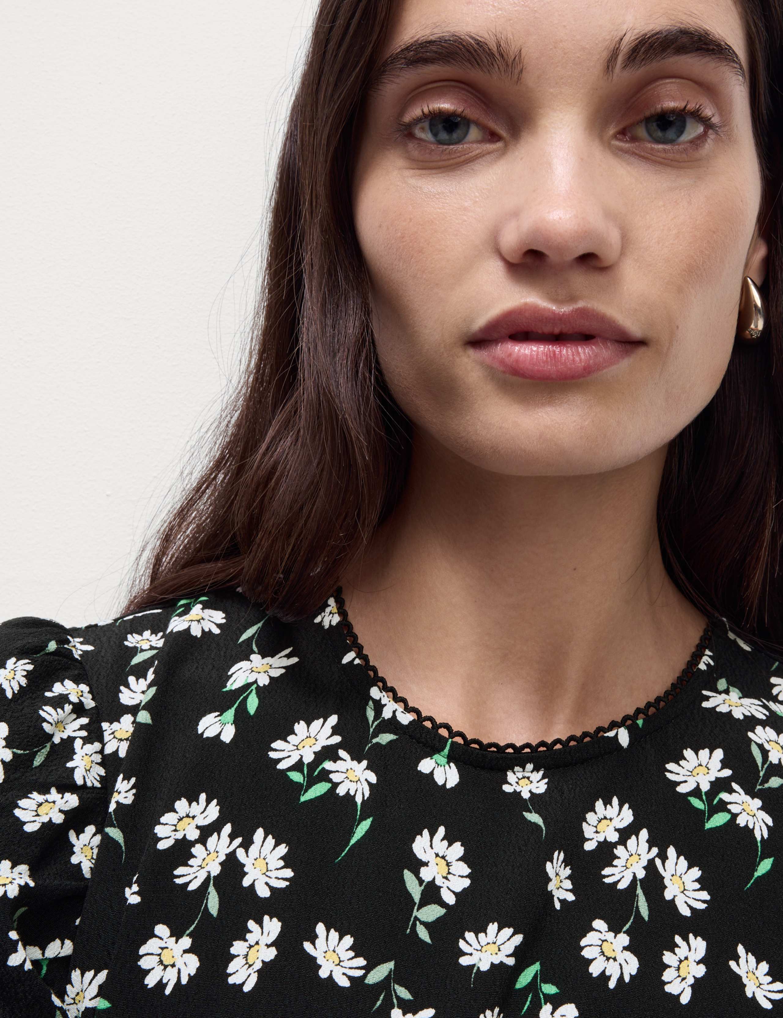 Floral Round Neck Midaxi Tea Dress 3 of 5