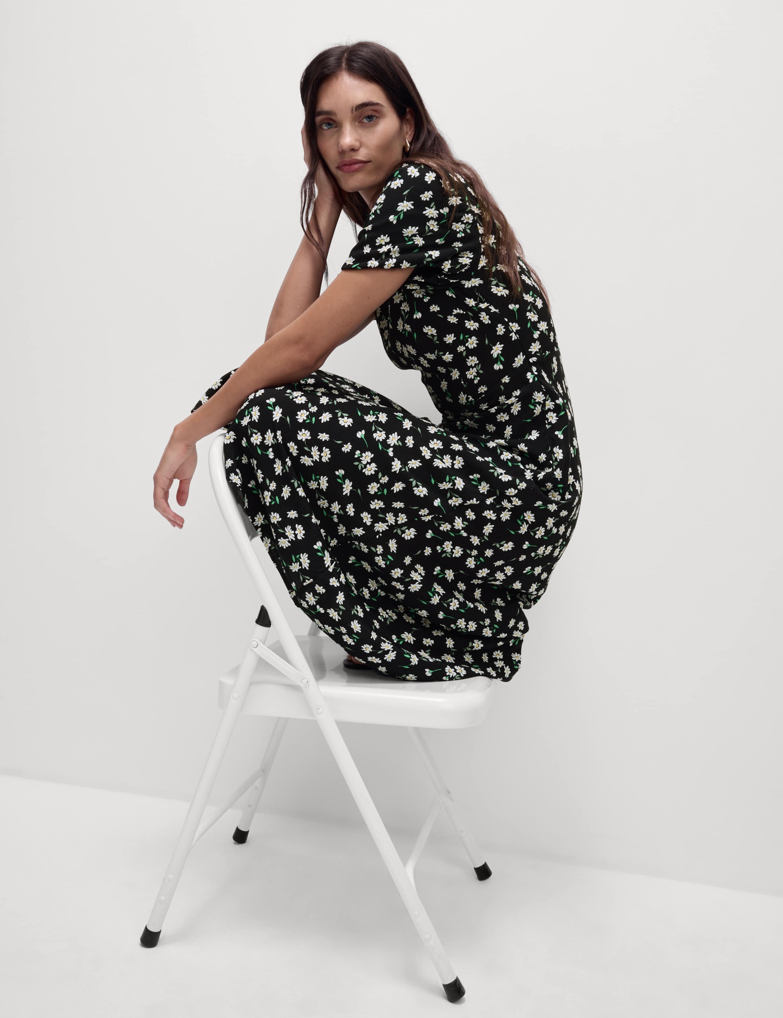 Floral Round Neck Midaxi Tea Dress 4 of 5