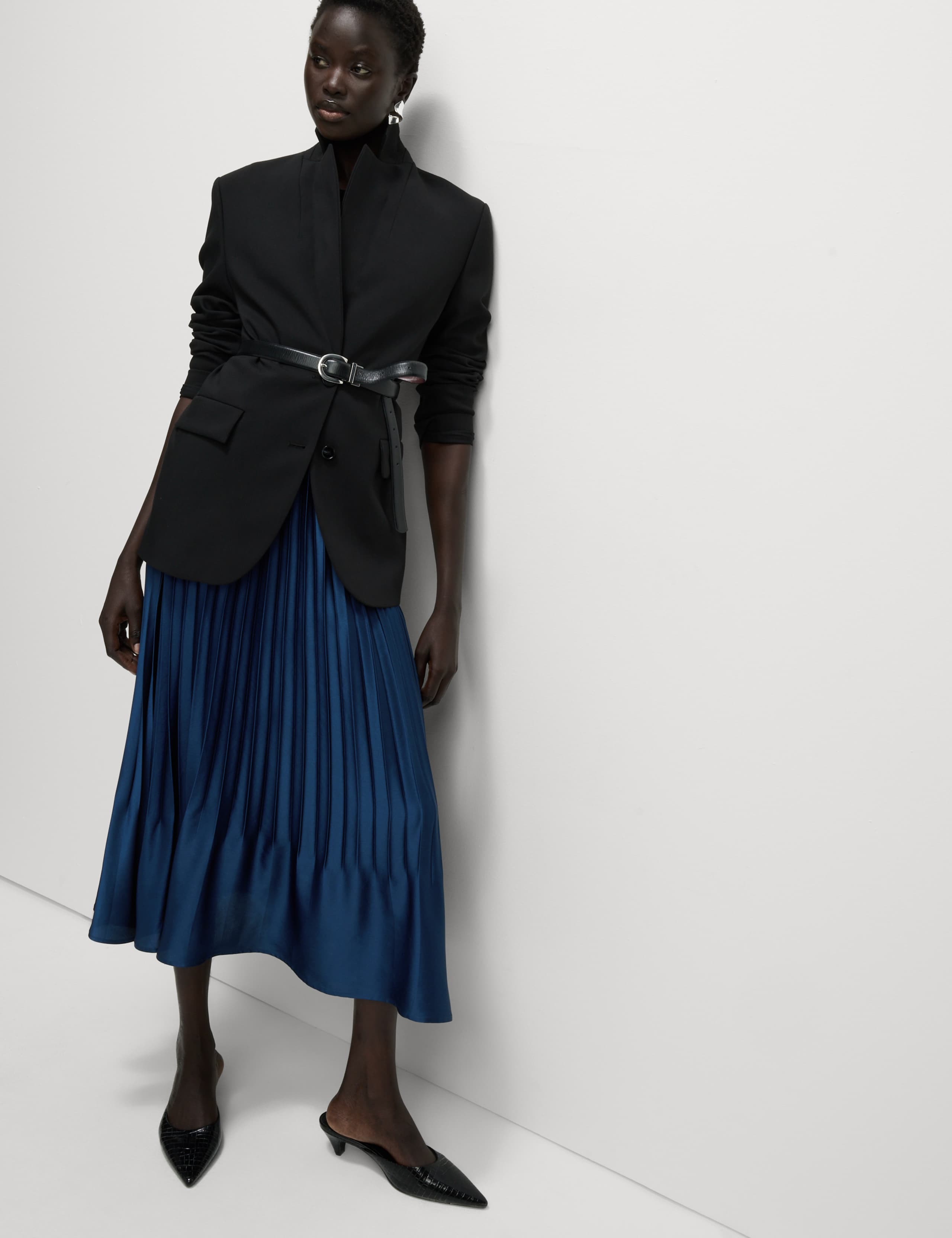 Pleated Midaxi Skirt 3 of 7