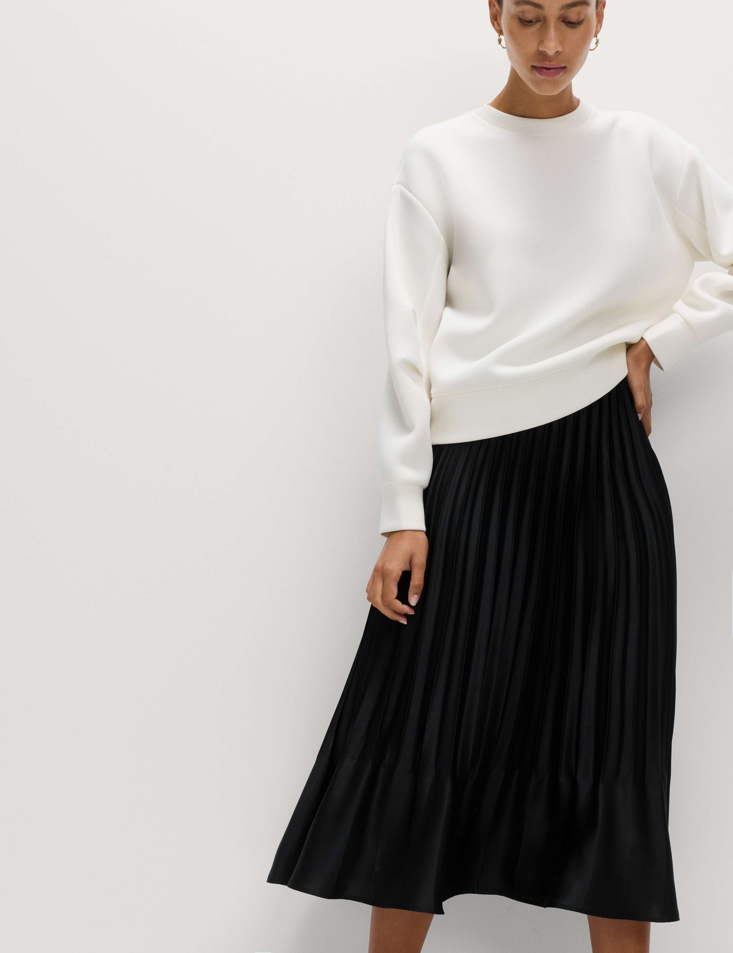 Pleated Midaxi Skirt 3 of 7