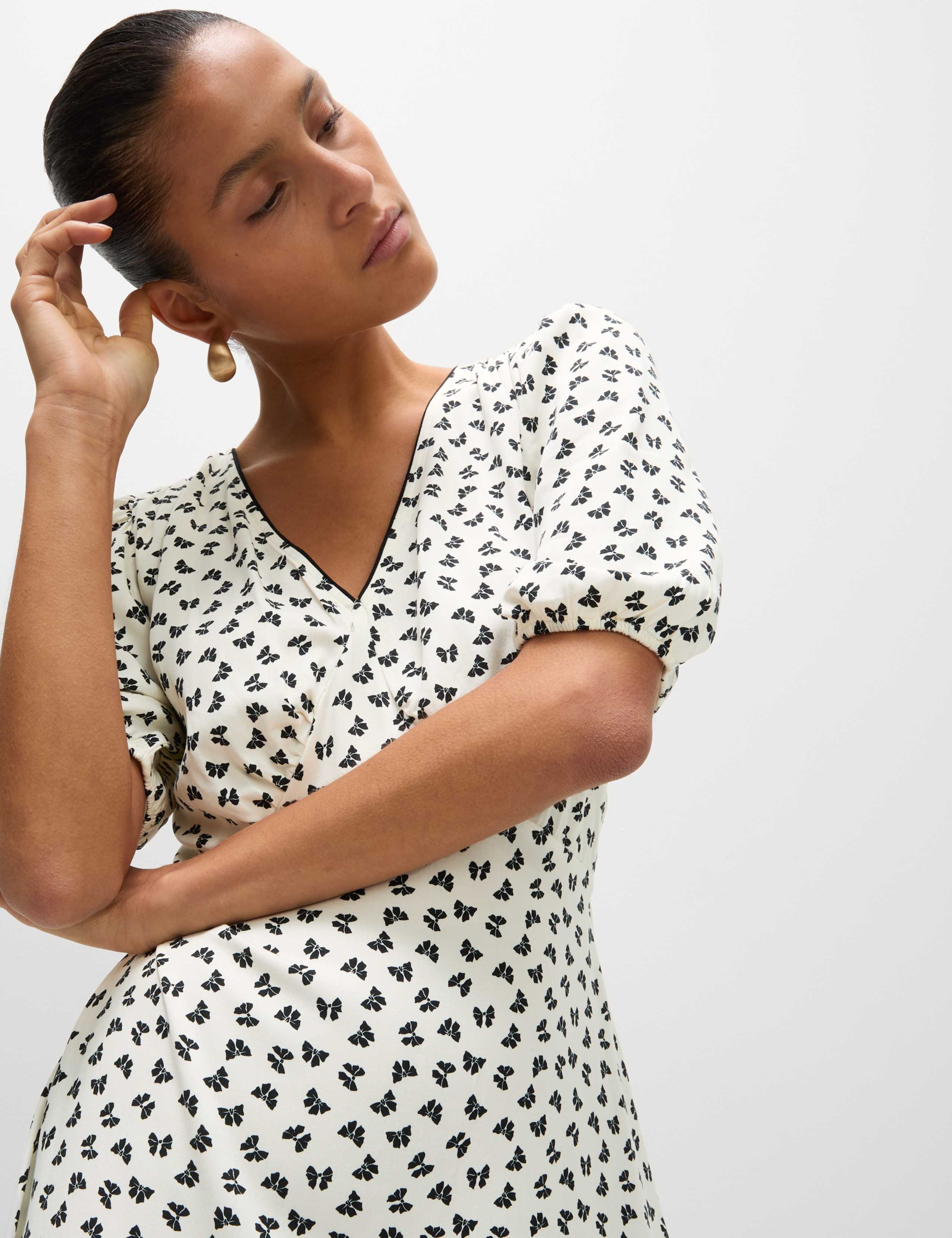 Printed V-Neck Puff Sleeve Midi Tea Dress 3 of 5