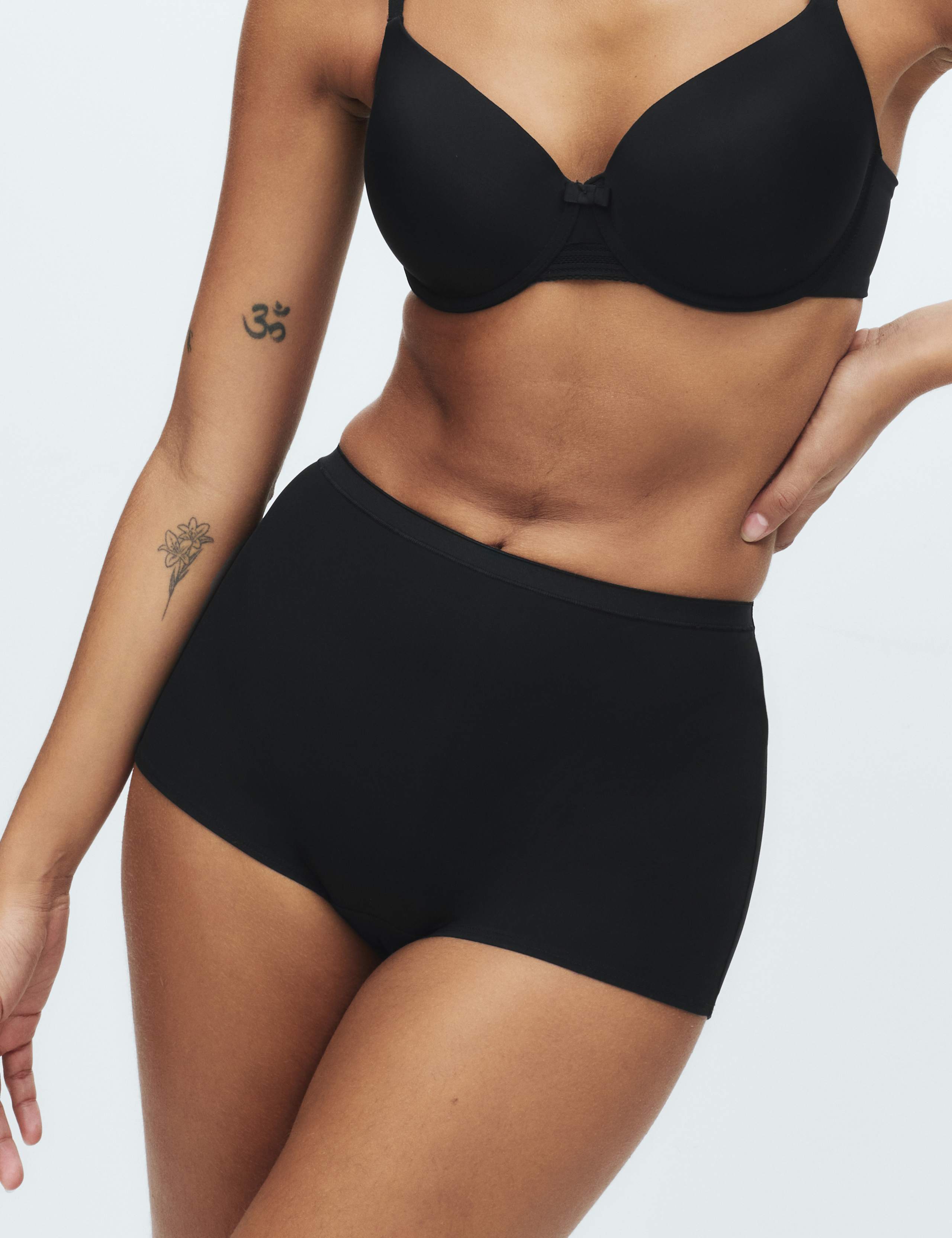 2pk Light Control No VPL Shaping Shorts 2 of 7