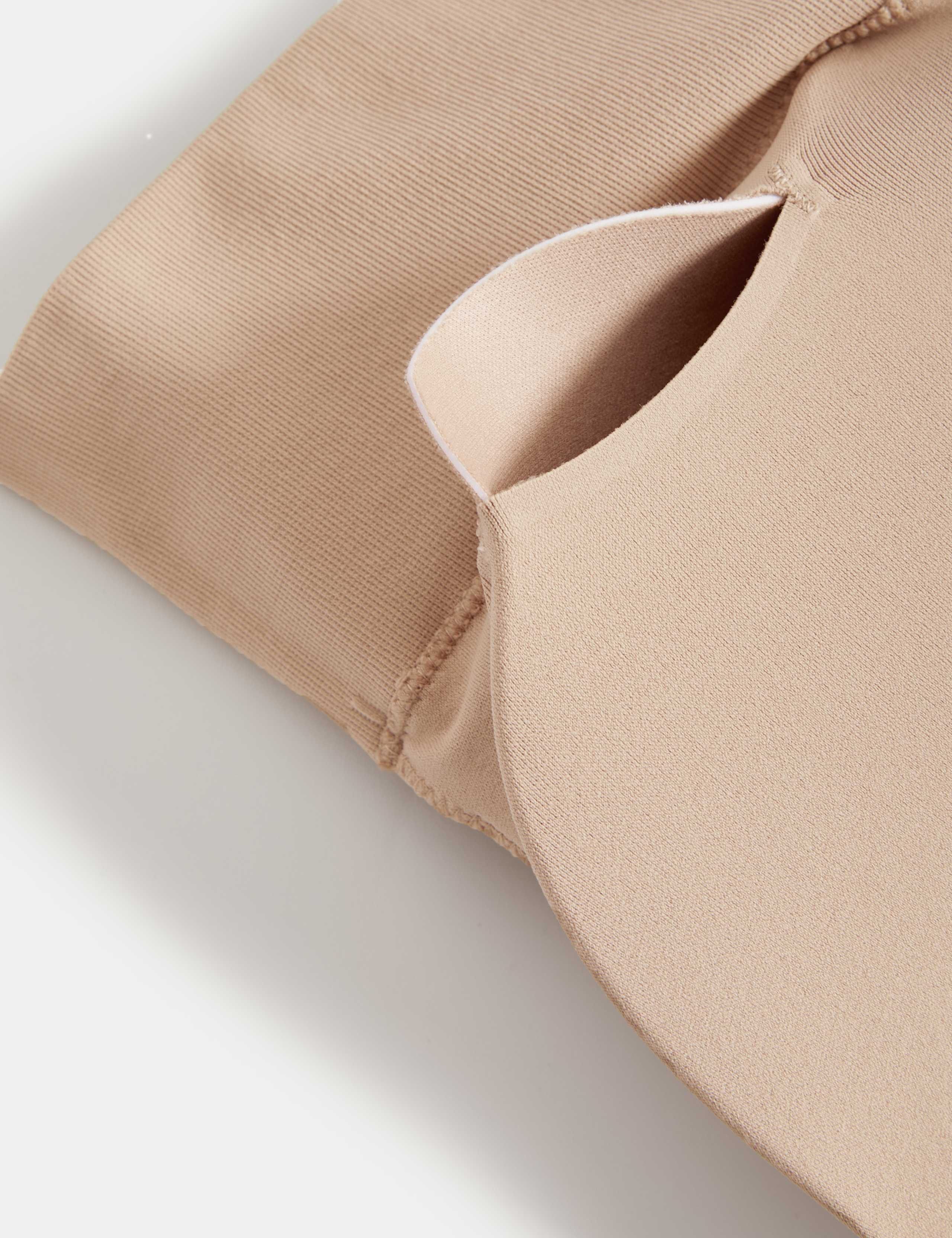 Cool Comfort™ Seamless Bum Boosting Shorts 7 of 7
