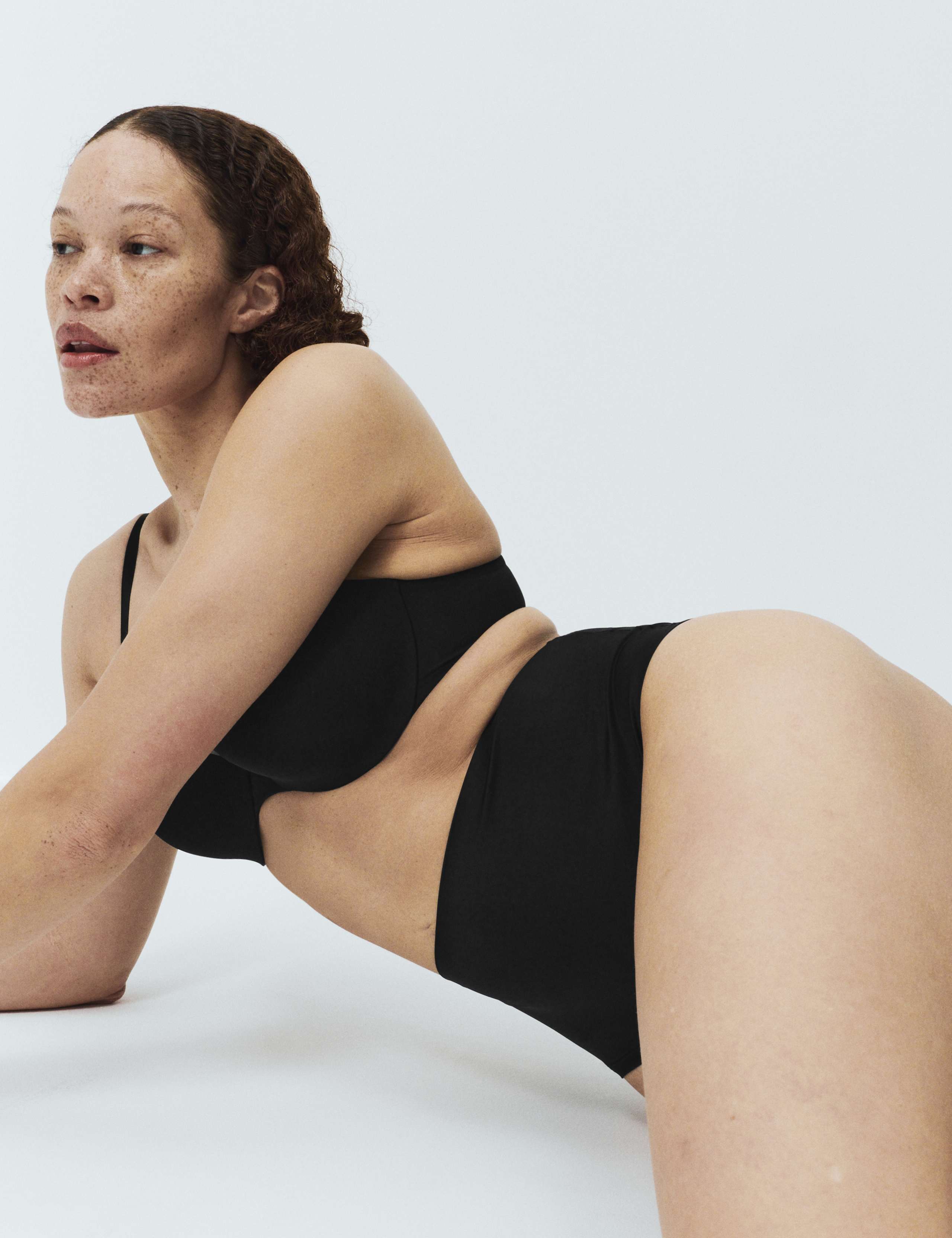 2 Pack Body Invisibles™ No VPL Shaping Thongs 4 of 5