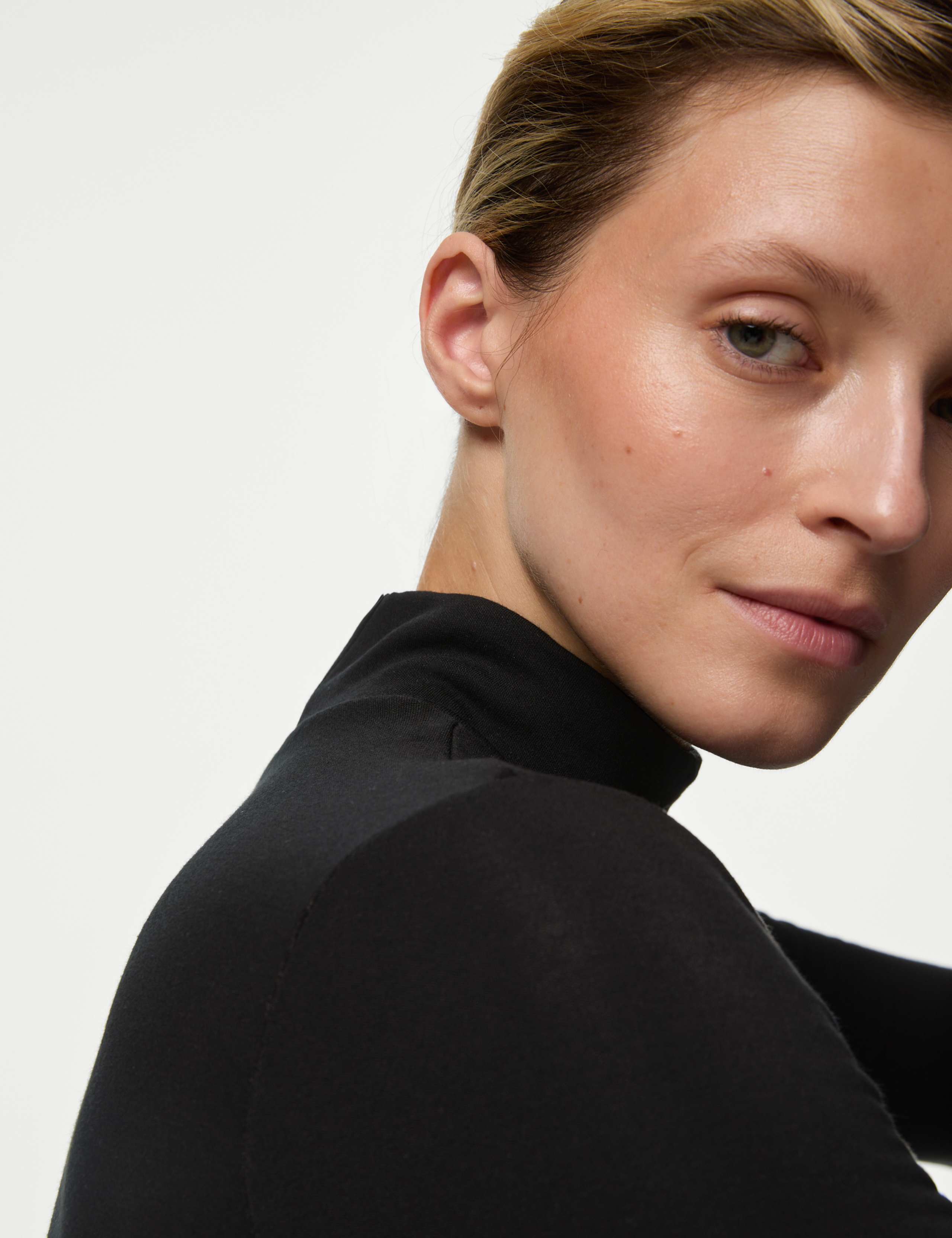 Heatgen™ Medium Thermal Turtle Neck Top 4 of 7