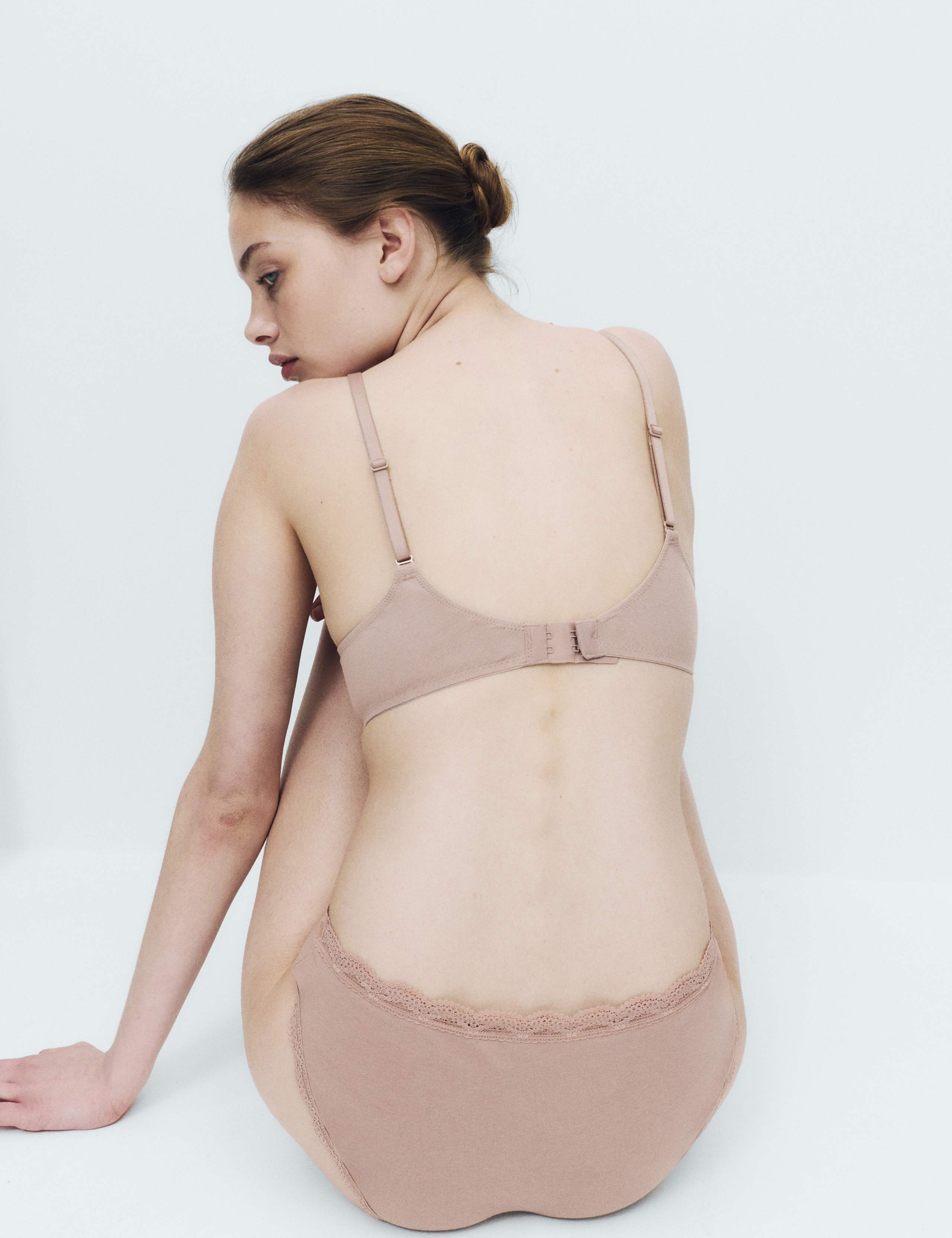 3 Pack Cotton Rich Wired Full Cup Bras (A-E) 3 of 7