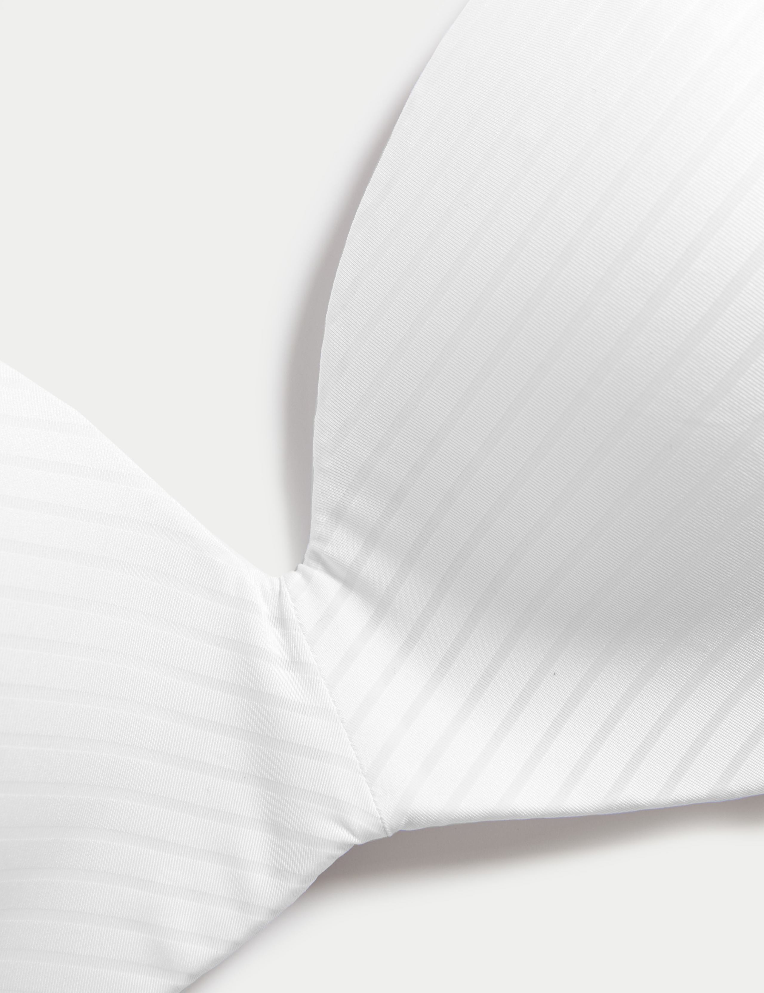 Shape Define™ Non Wired Full Cup T-Shirt Bra A-E 2 of 3