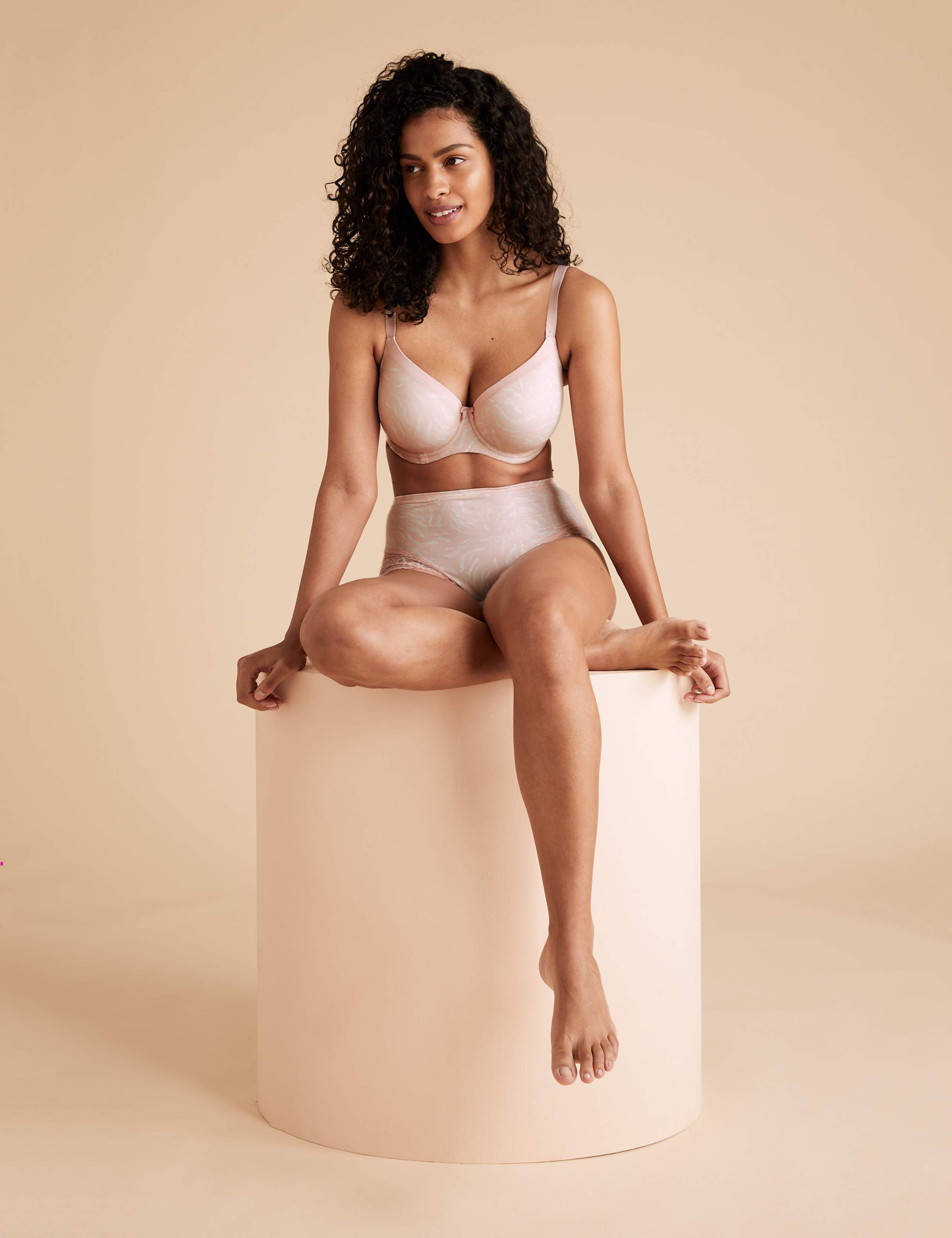 Sumptuously Soft™ Underwired T-Shirt Bra F-H 3 of 5