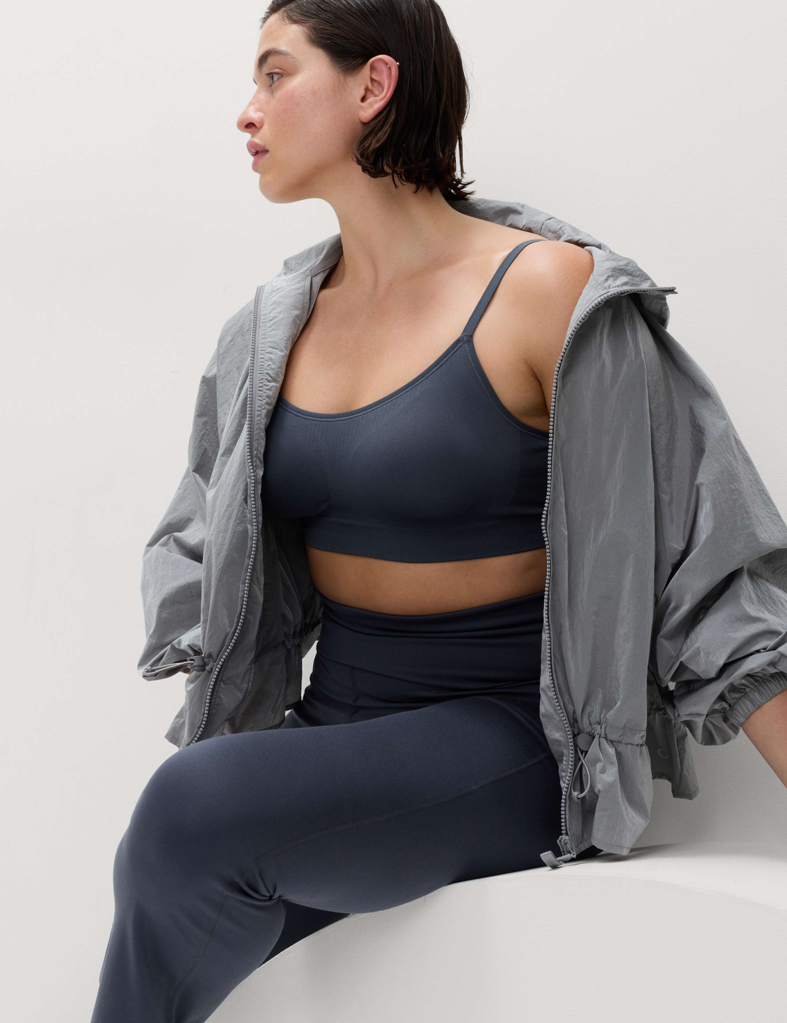 Low Impact Seamless Non Wired Sports Bra 4 of 8