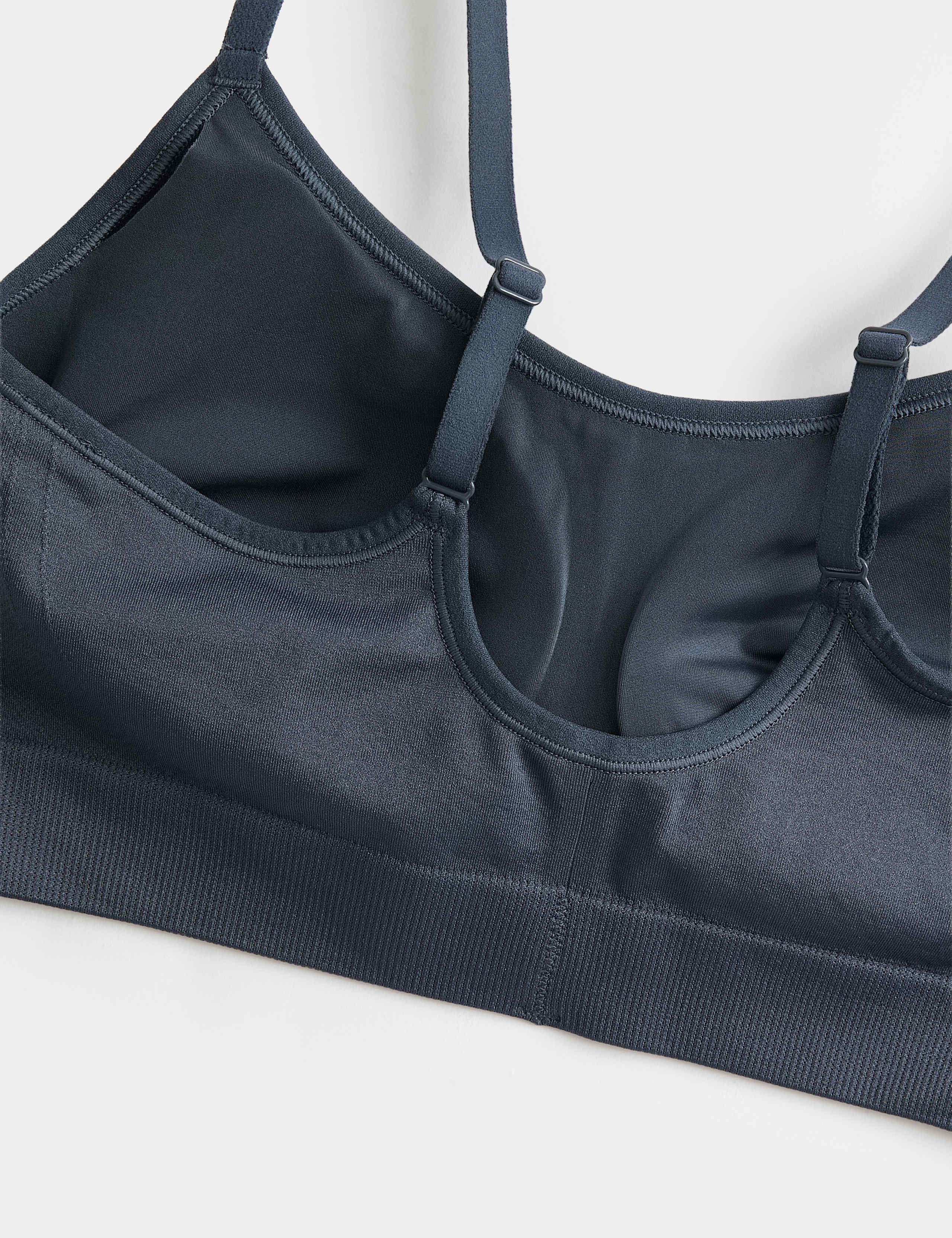 Low Impact Seamless Non Wired Sports Bra 7 of 8