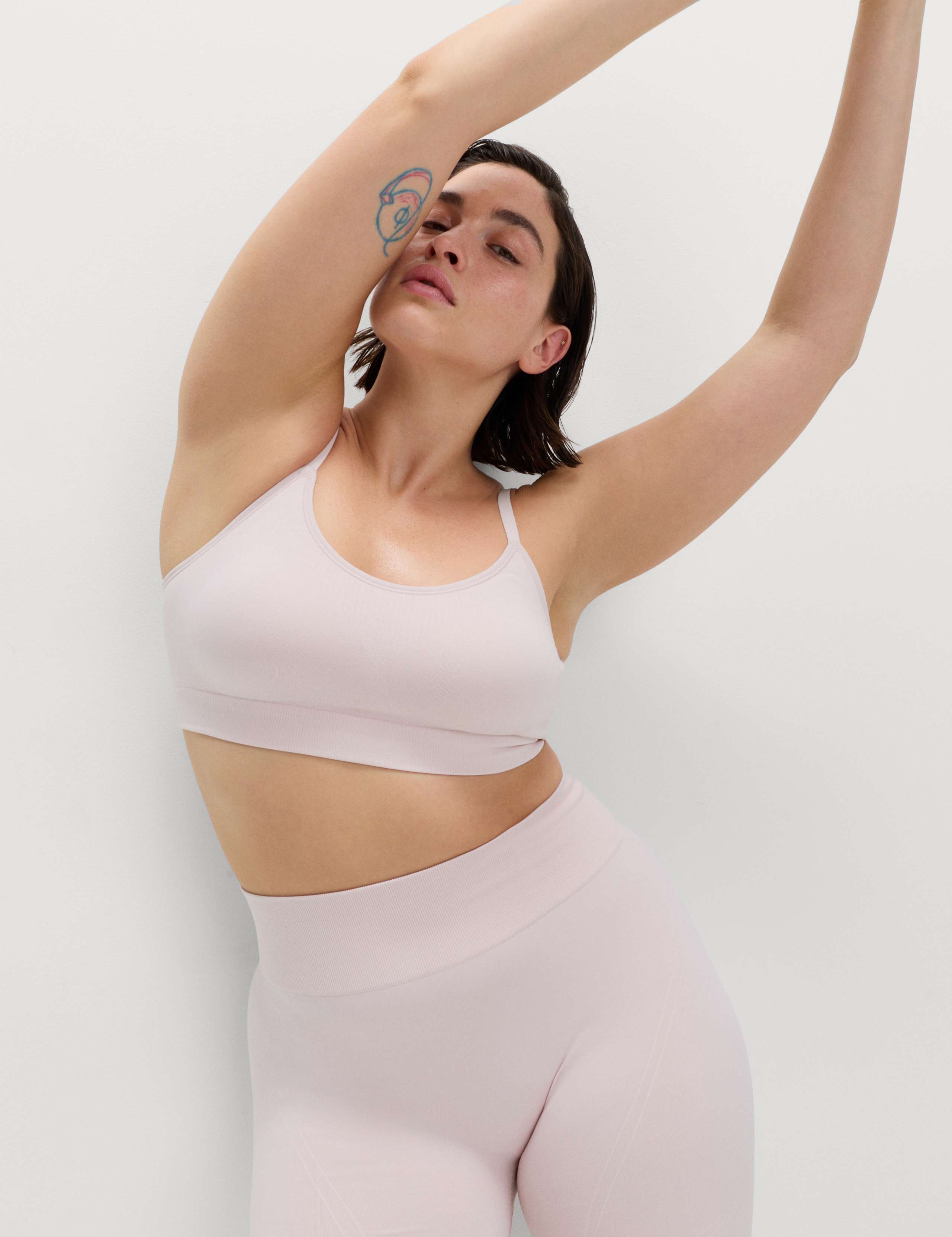 Low Impact Seamless Non Wired Sports Bra 1 of 8