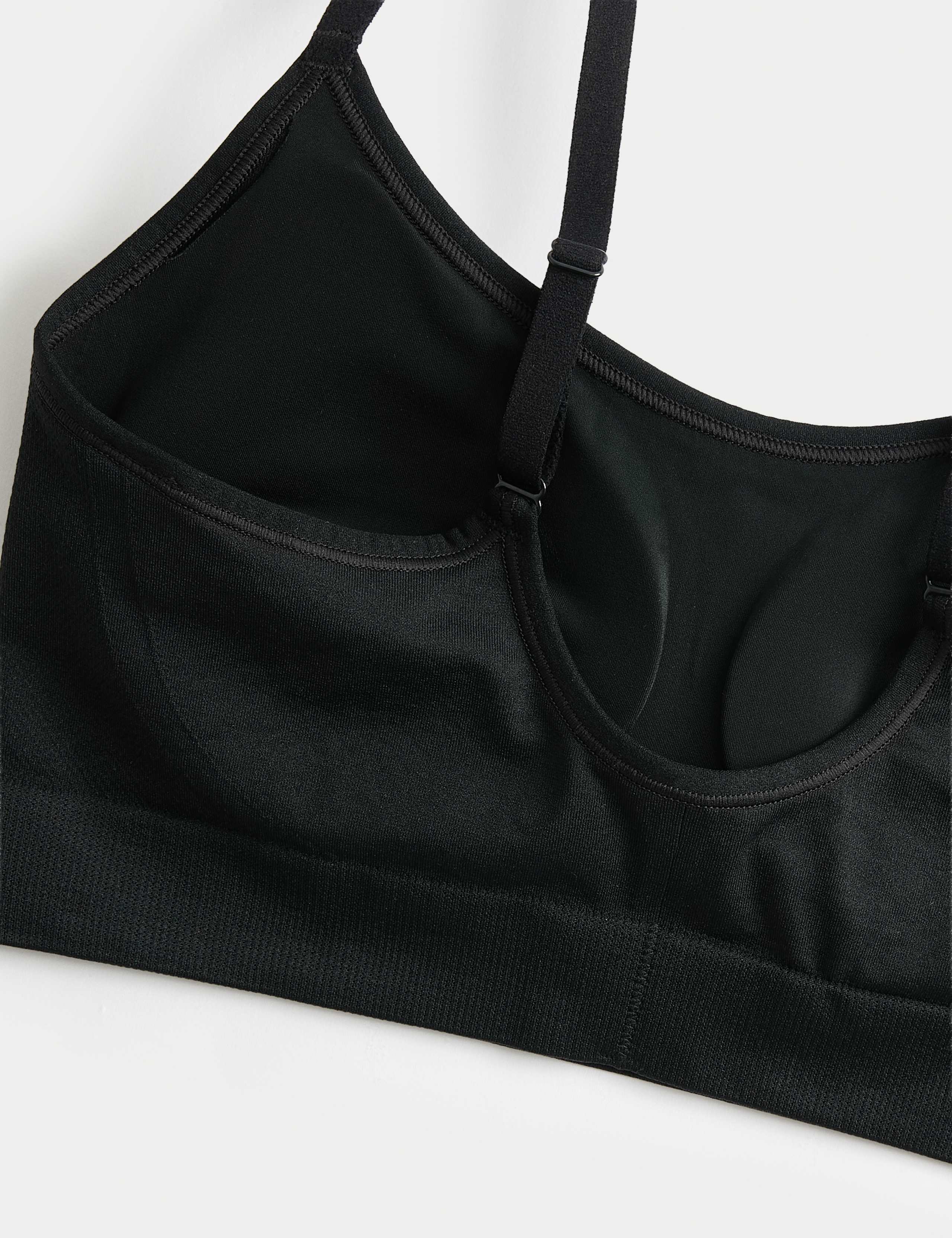 Low Impact Seamless Non Wired Sports Bra 2 of 3