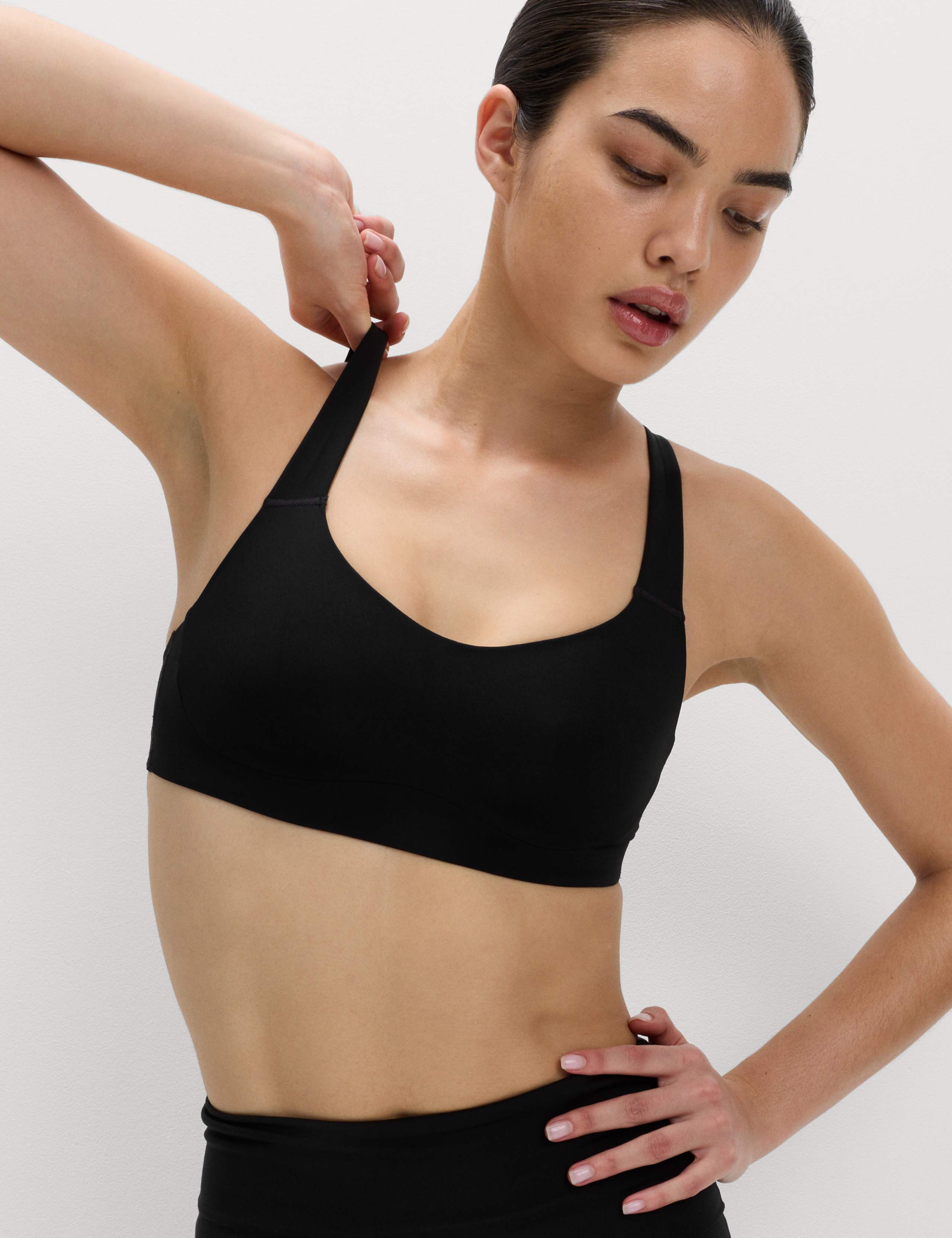 Flexifit™ Medium Support Sports Bra A-E 1 of 9