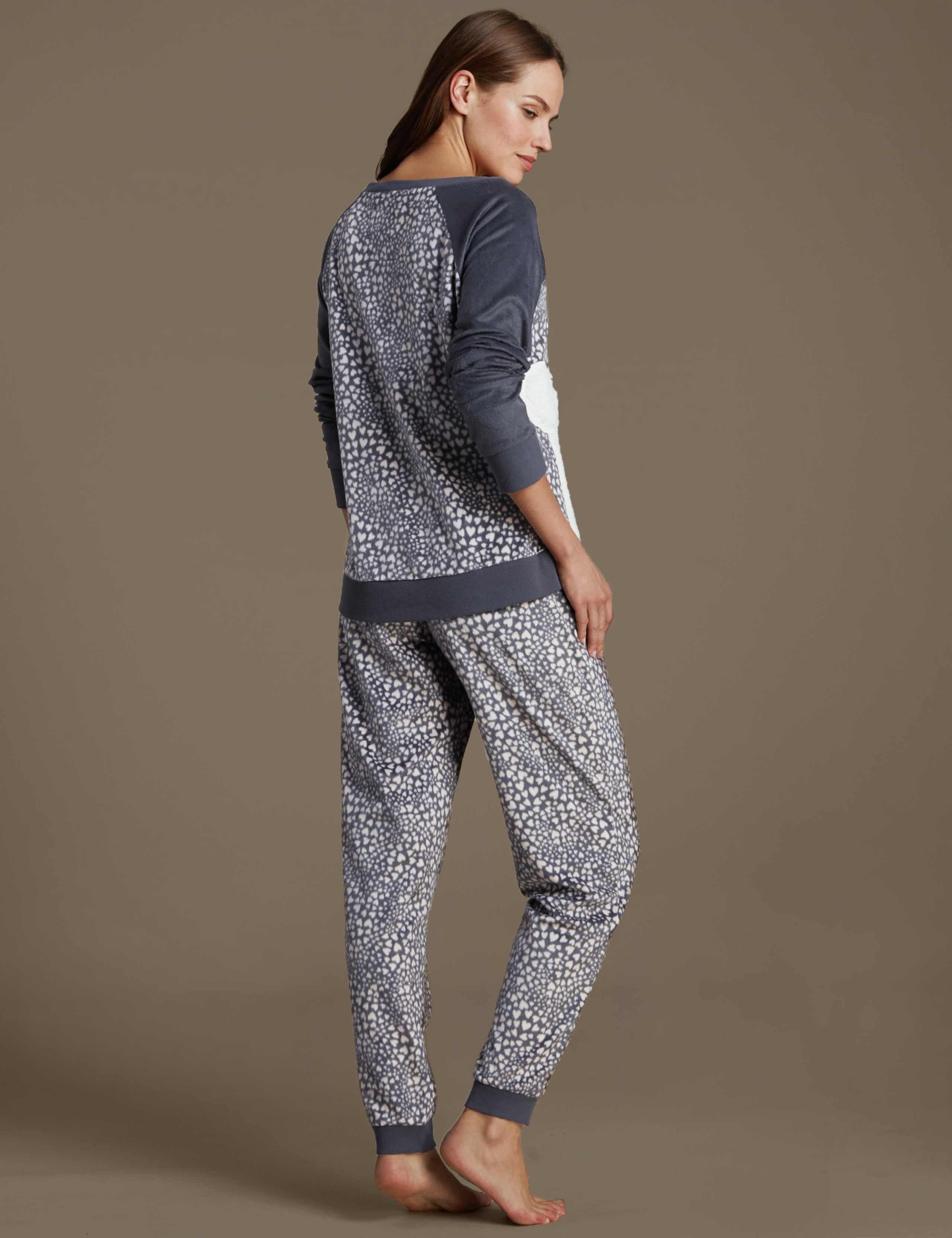 Free Hugs Slogan Fleece Pyjamas 3 of 4