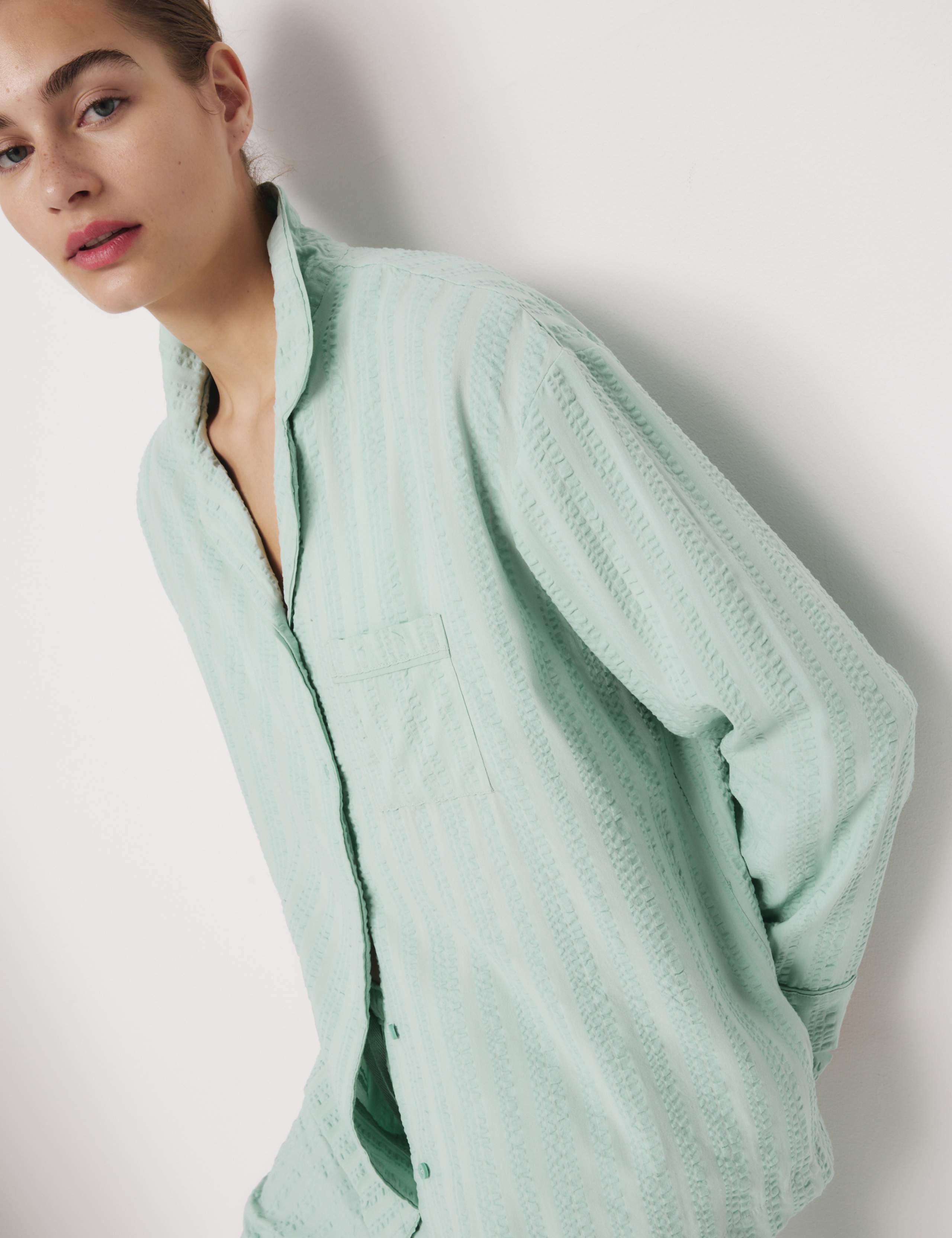 Seersucker Striped Revere Pyjama Set 5 of 5
