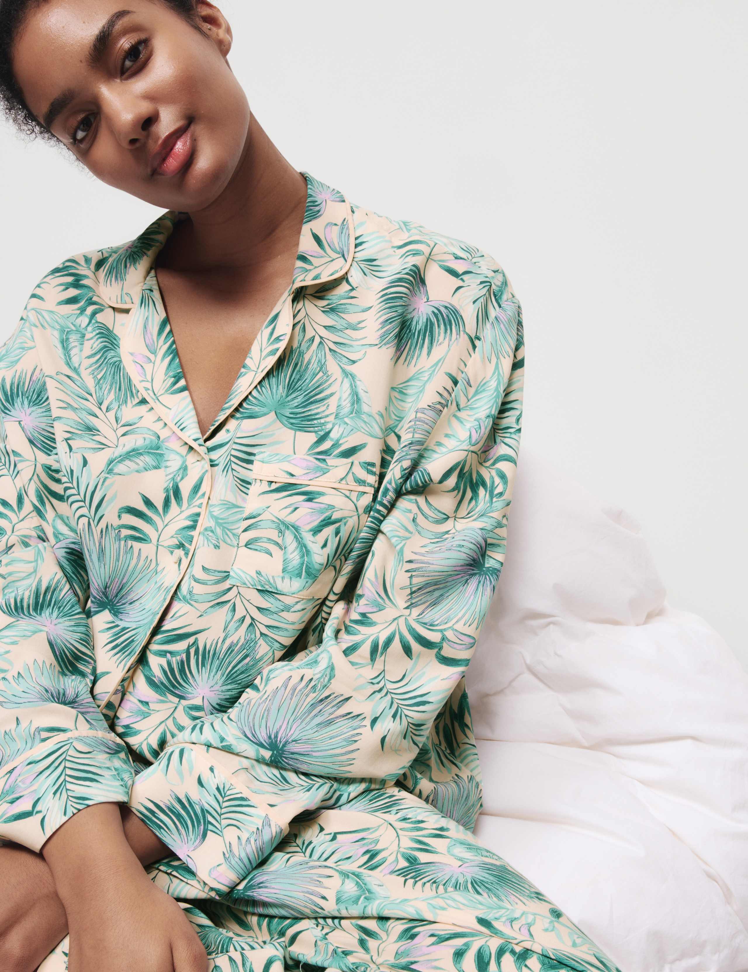 Leaf Print Revere Collar Pyjama Set 3 of 6