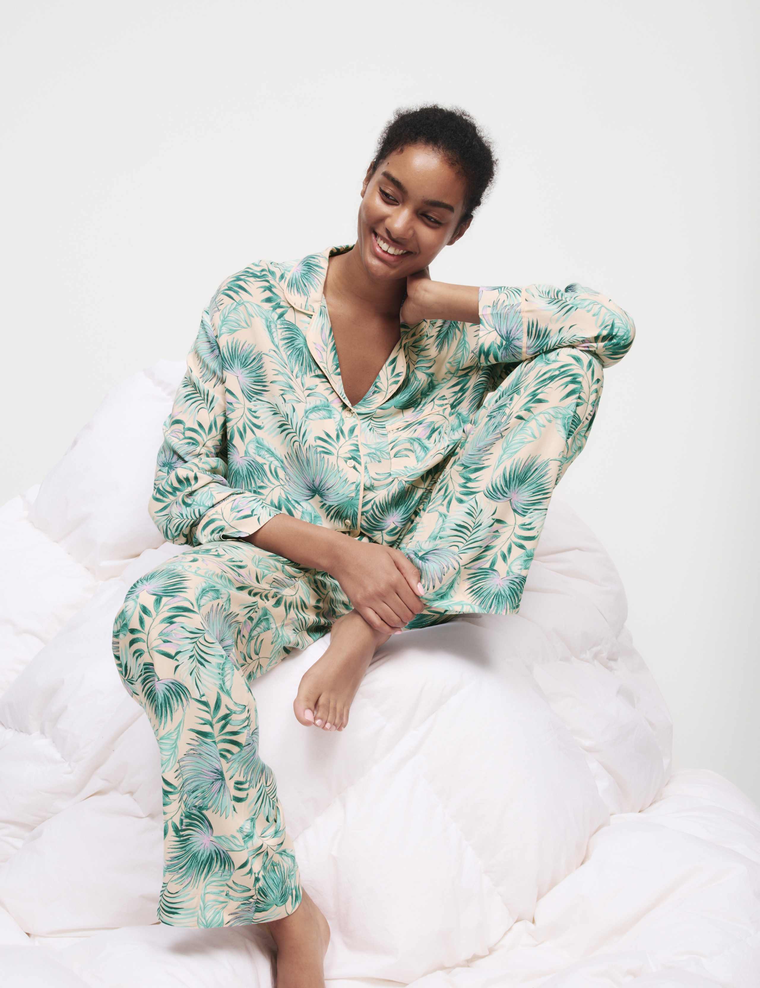 Leaf Print Revere Collar Pyjama Set 5 of 6