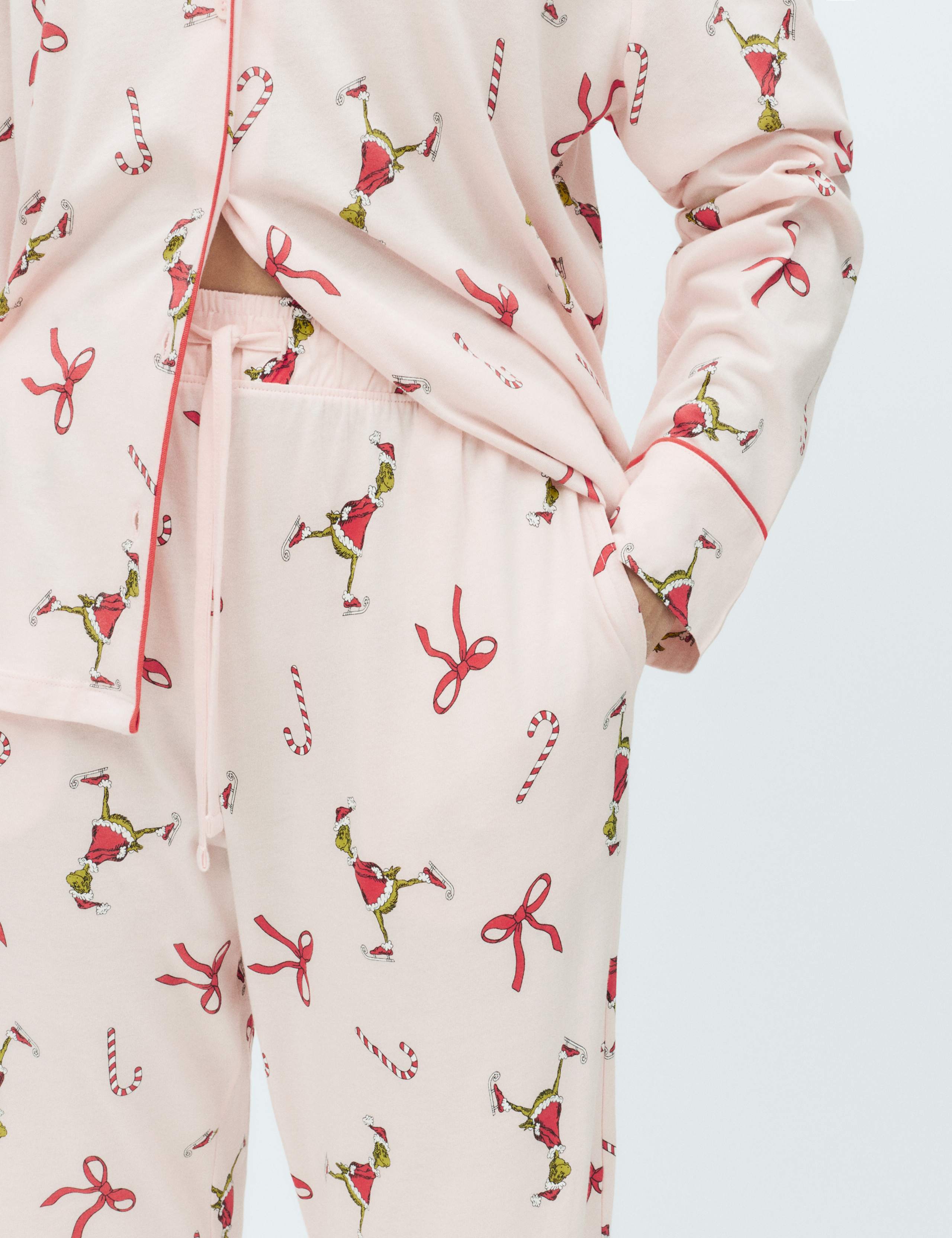 Cool Comfort™ The Grinch™ Family Christmas Pyjama Set 5 of 6