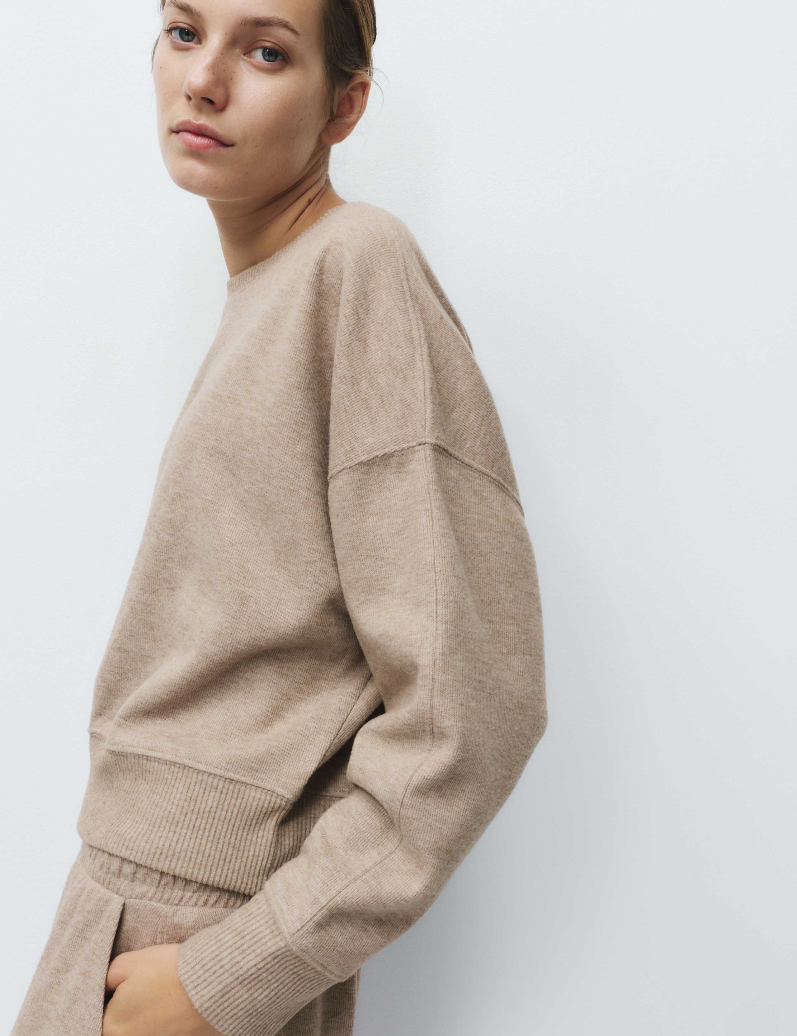 Cosy Lounge Sweatshirt 3 of 5