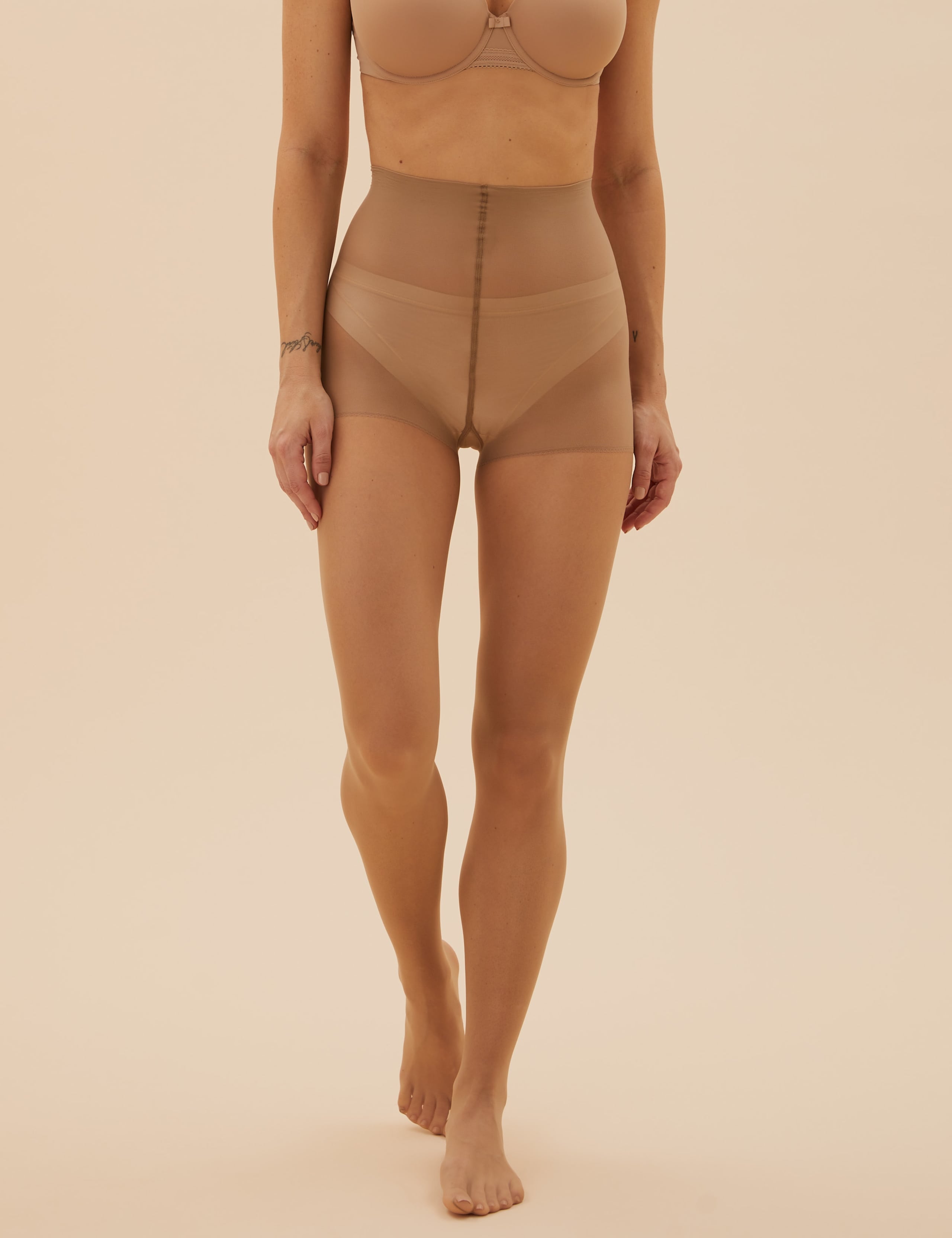 2pk Flexifit™ 7 Denier Light Control Sheer Tights 2 of 5