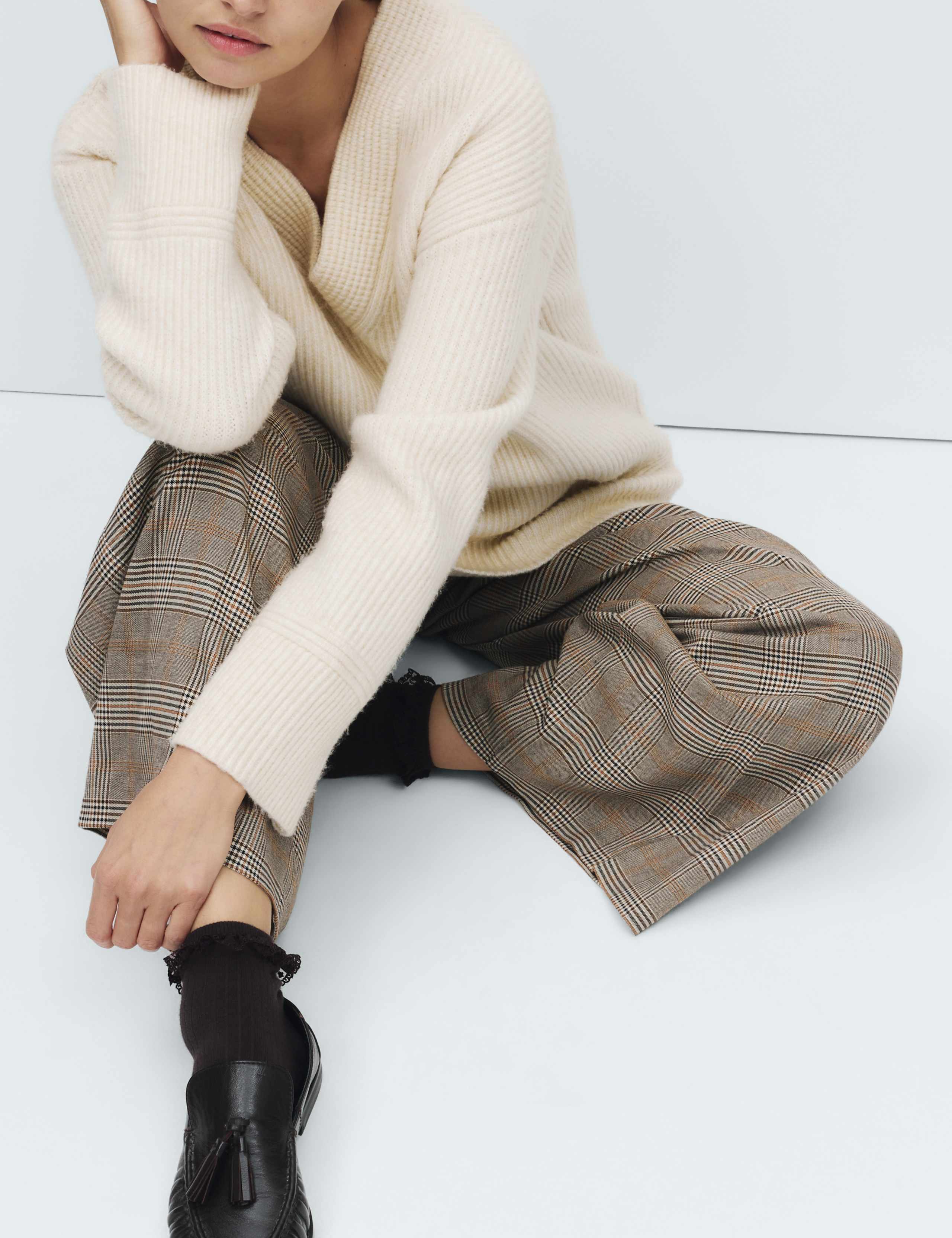 2 Pack Cotton Rich Lace Trim Ankle High Socks 4 of 4