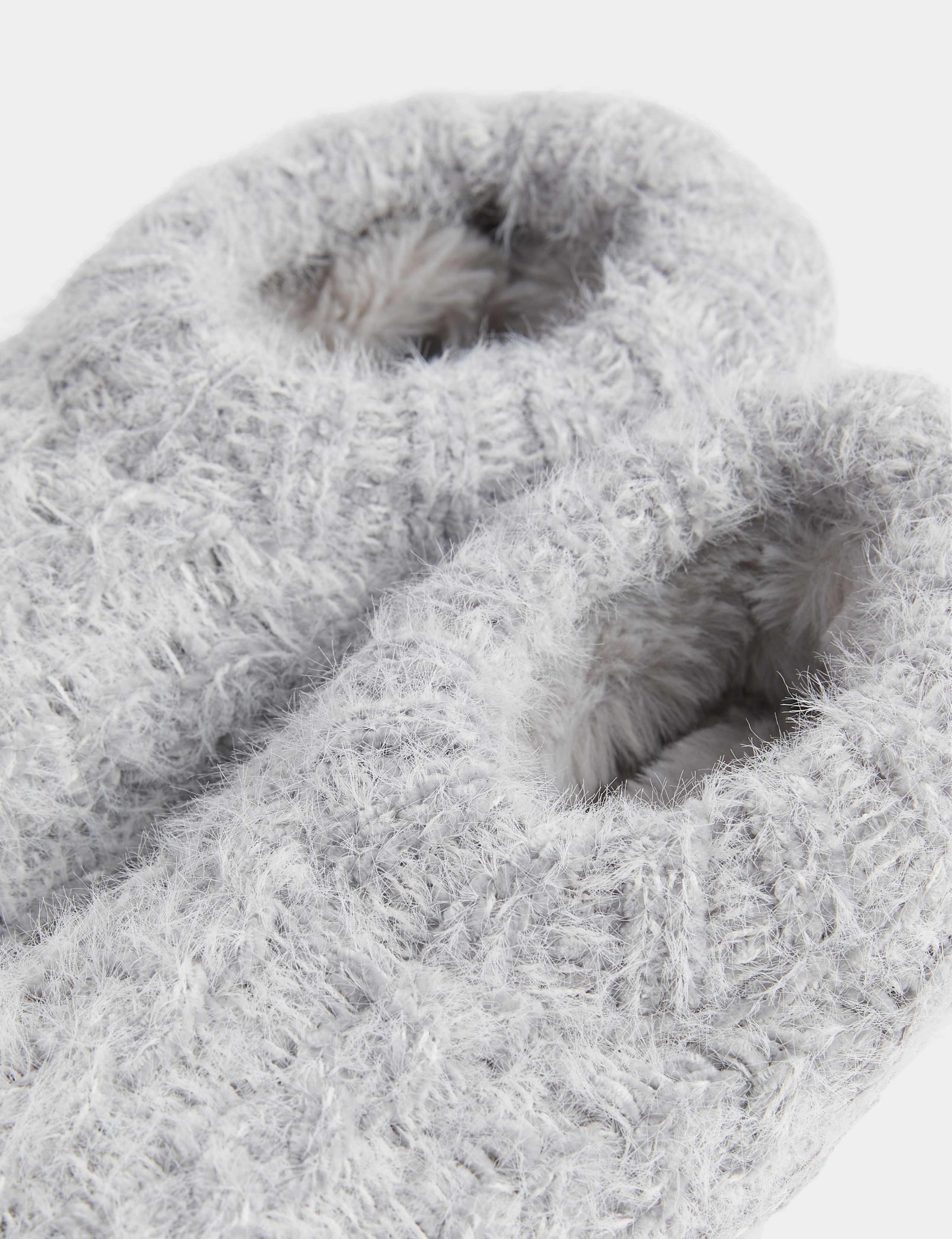 Cable Knit Low Cut Slipper Socks 3 of 3