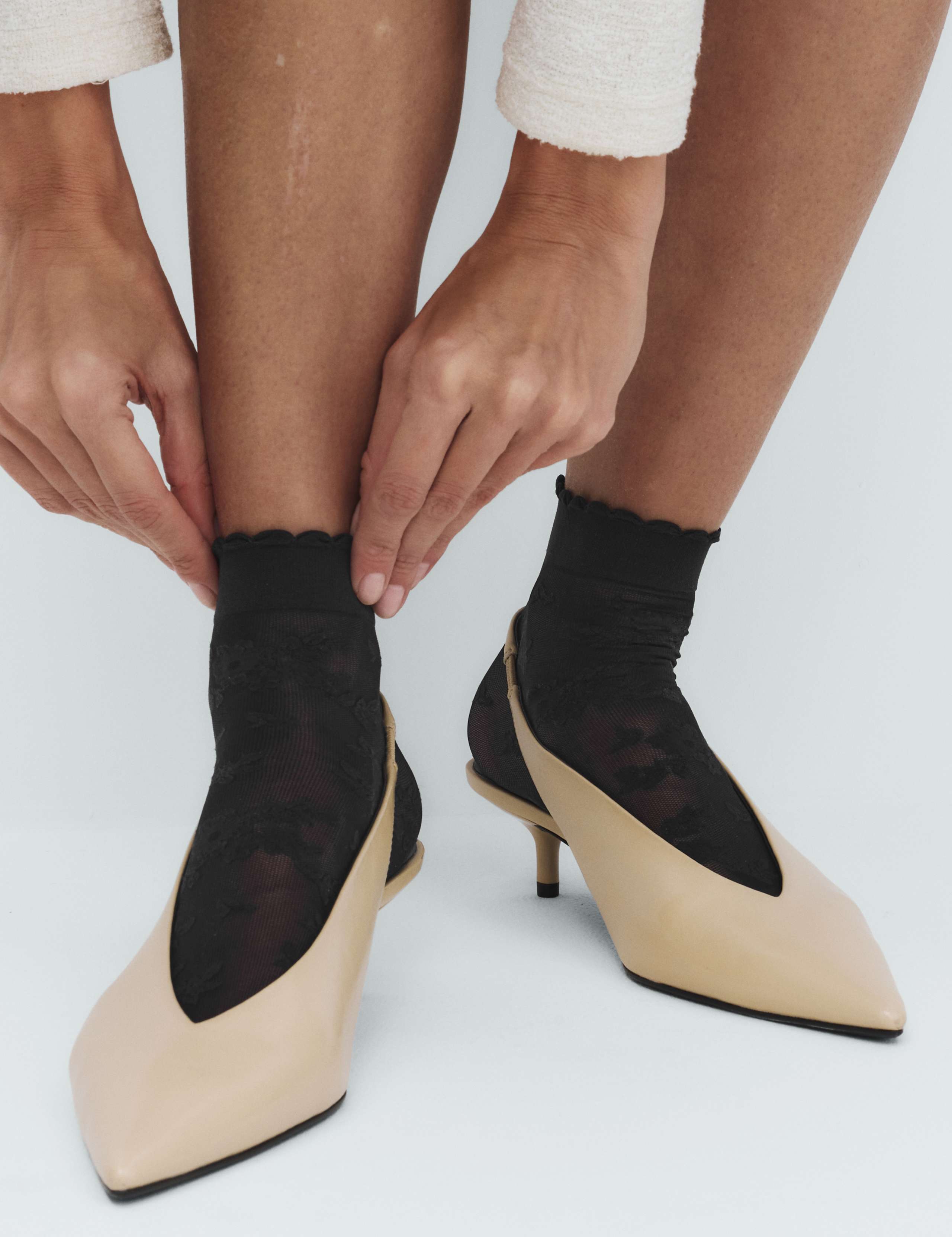 Floral Lace Ankle High Socks 1 of 4