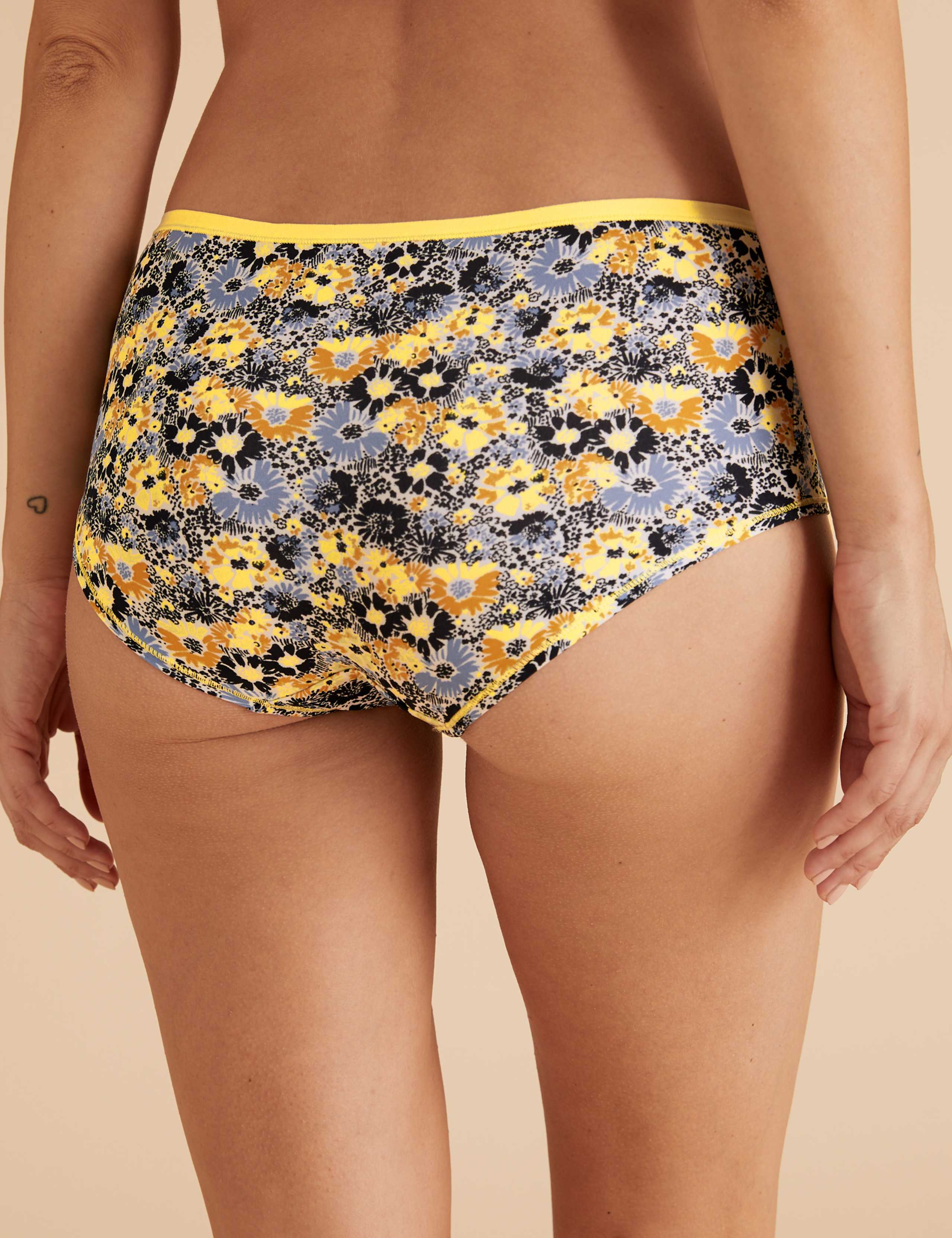 5pk Microfibre Daisy Print Shorts 3 of 3