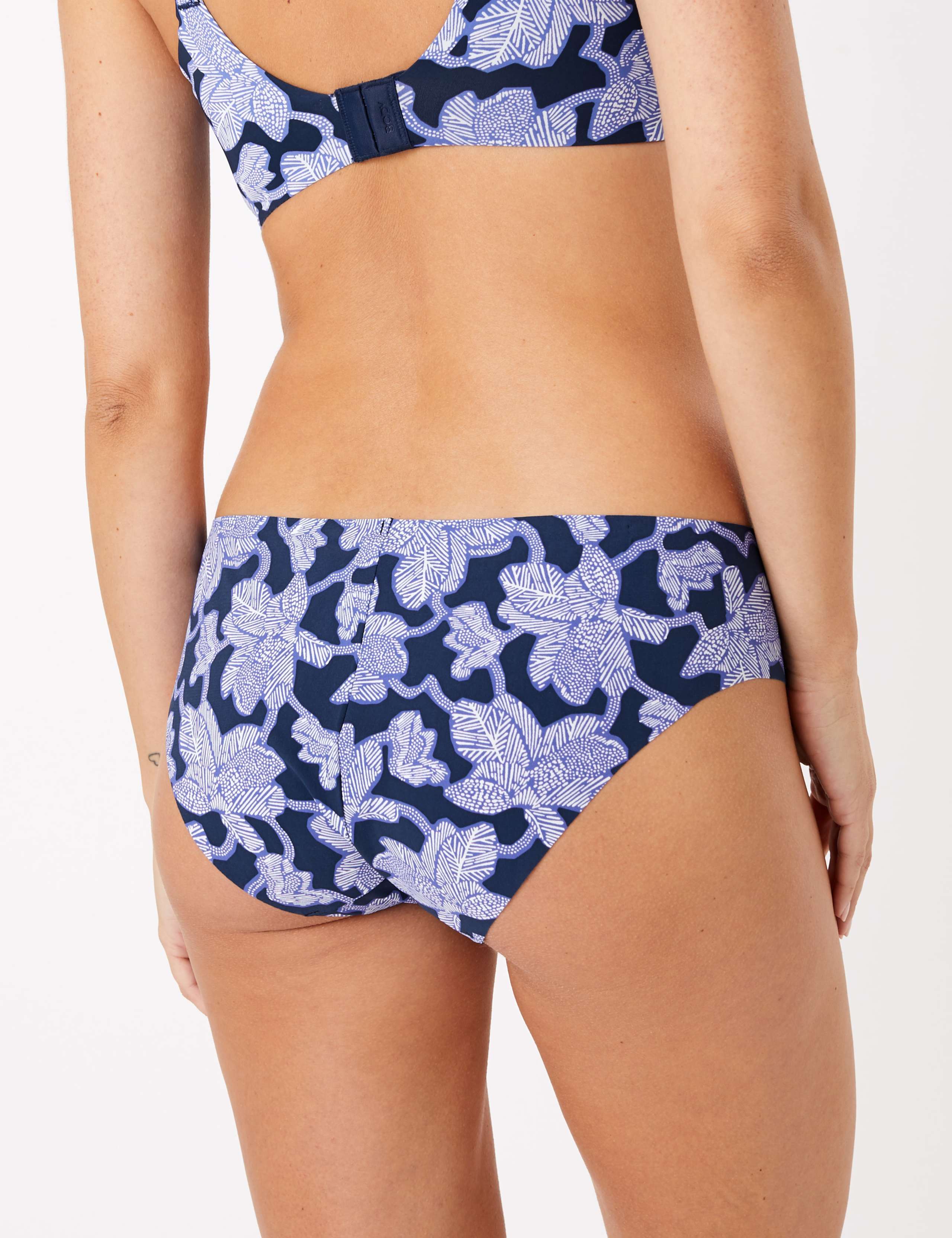 Body™ No VPL Brazilian Knickers 3 of 4
