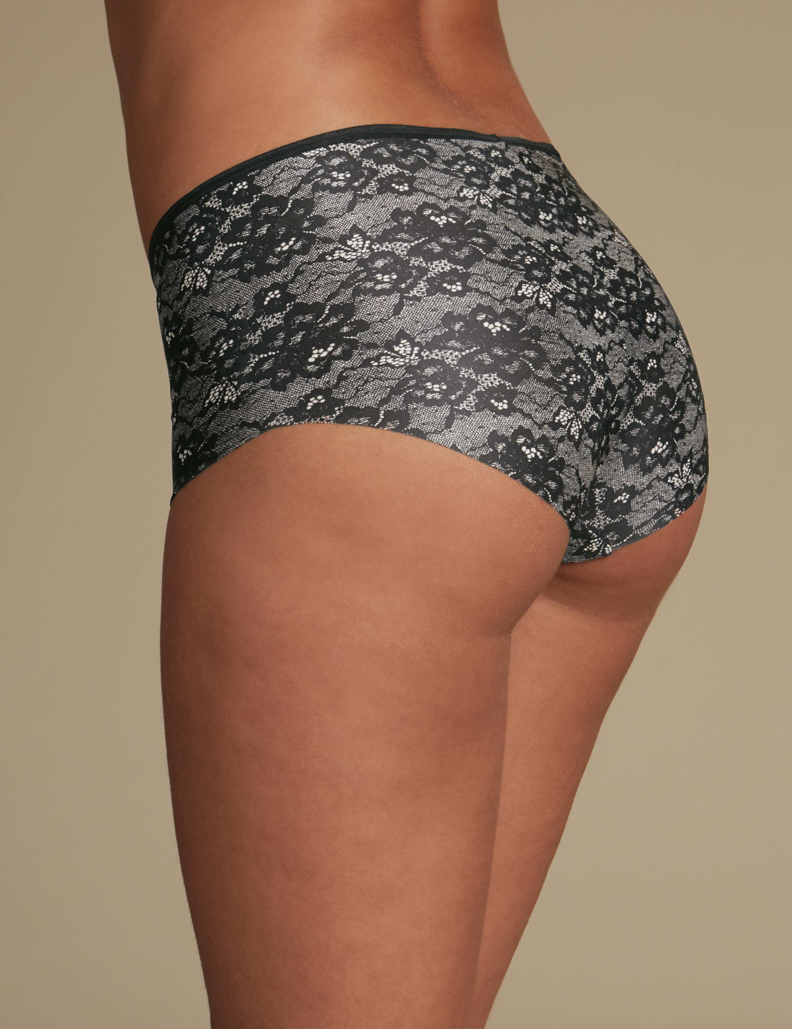 No VPL High Rise Shorts 3 of 4