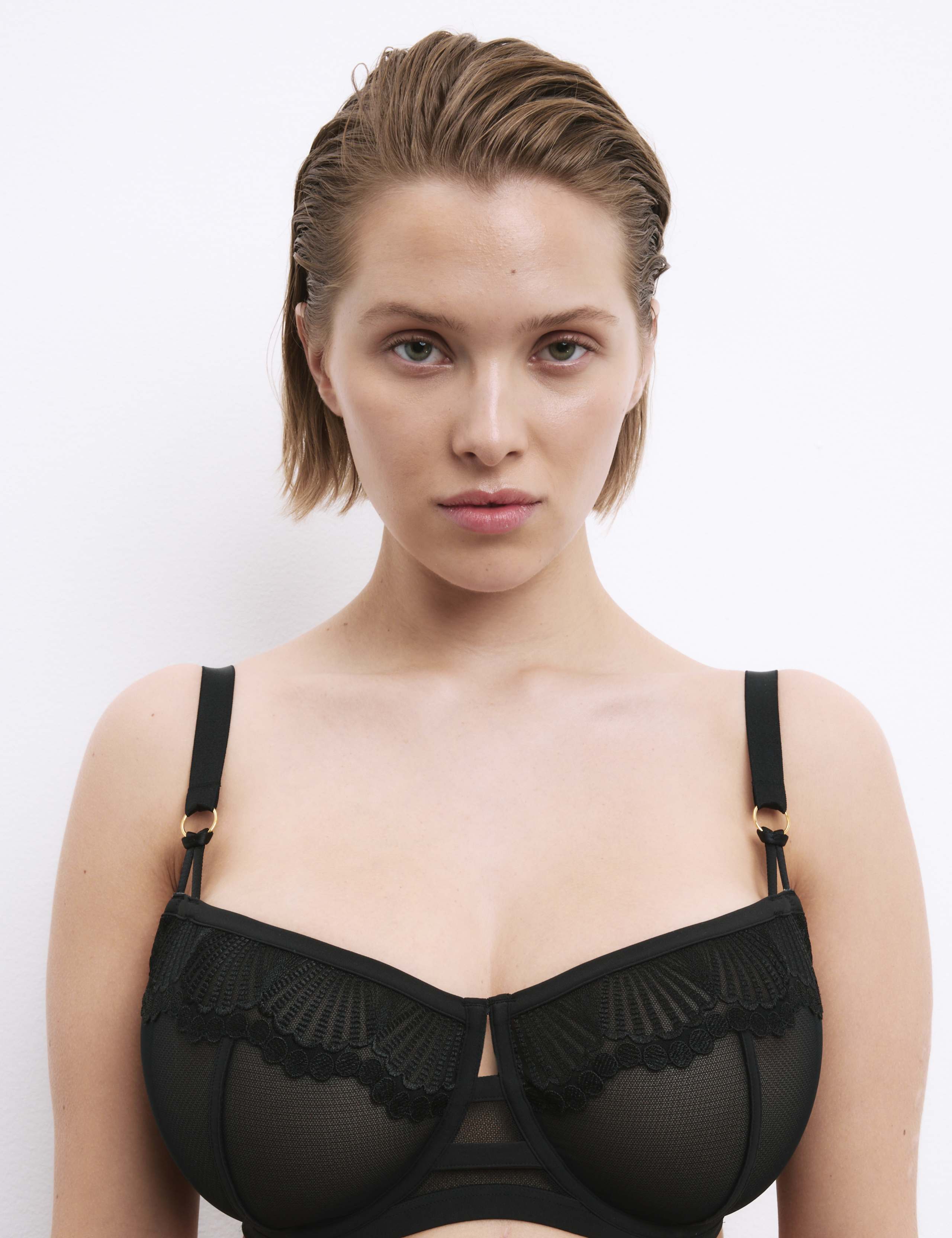 Leon Embroidery Wired Minimiser Bra C-G 1 of 8