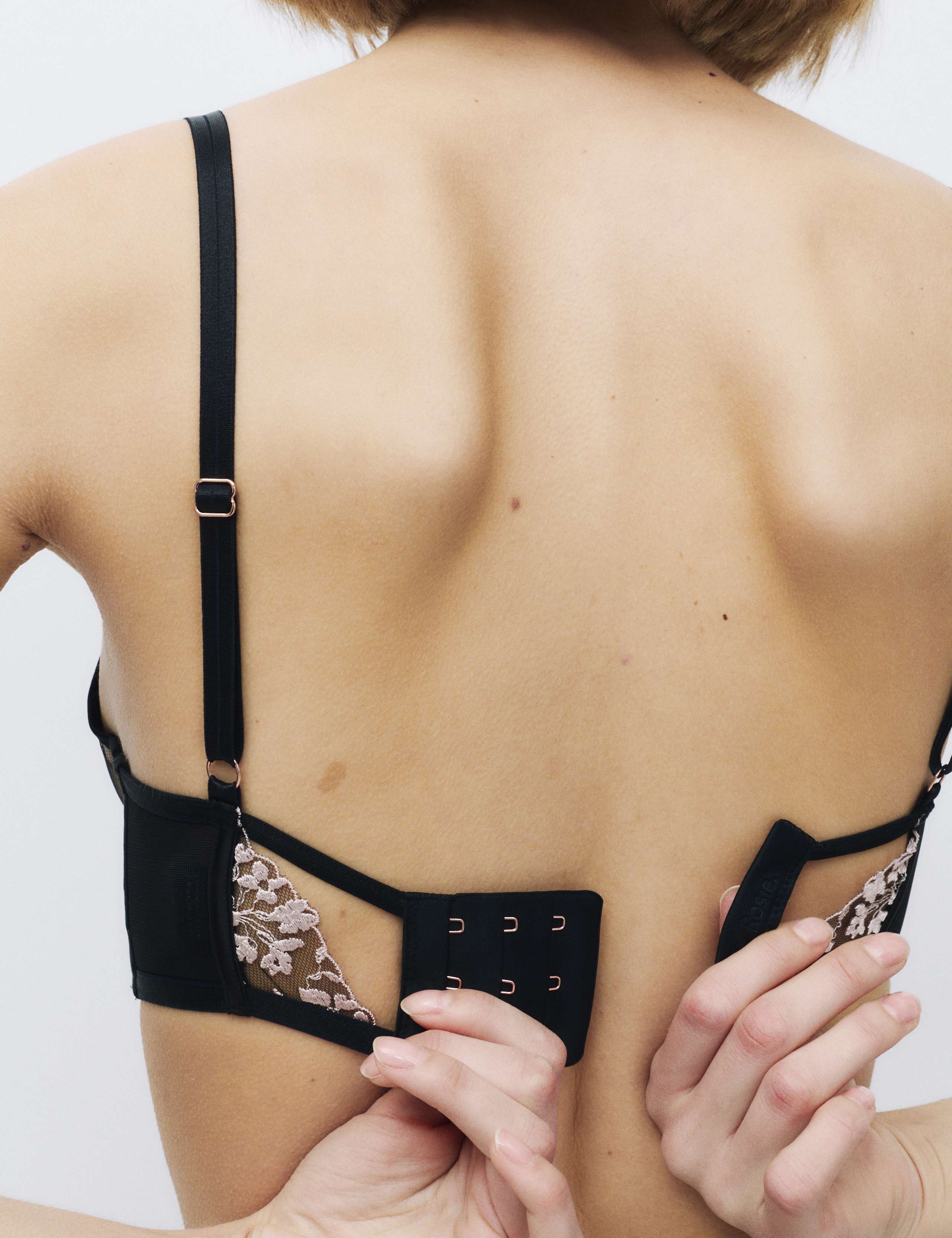 Flora Mesh Embroidered Wired Plunge Bra A-E 7 of 7