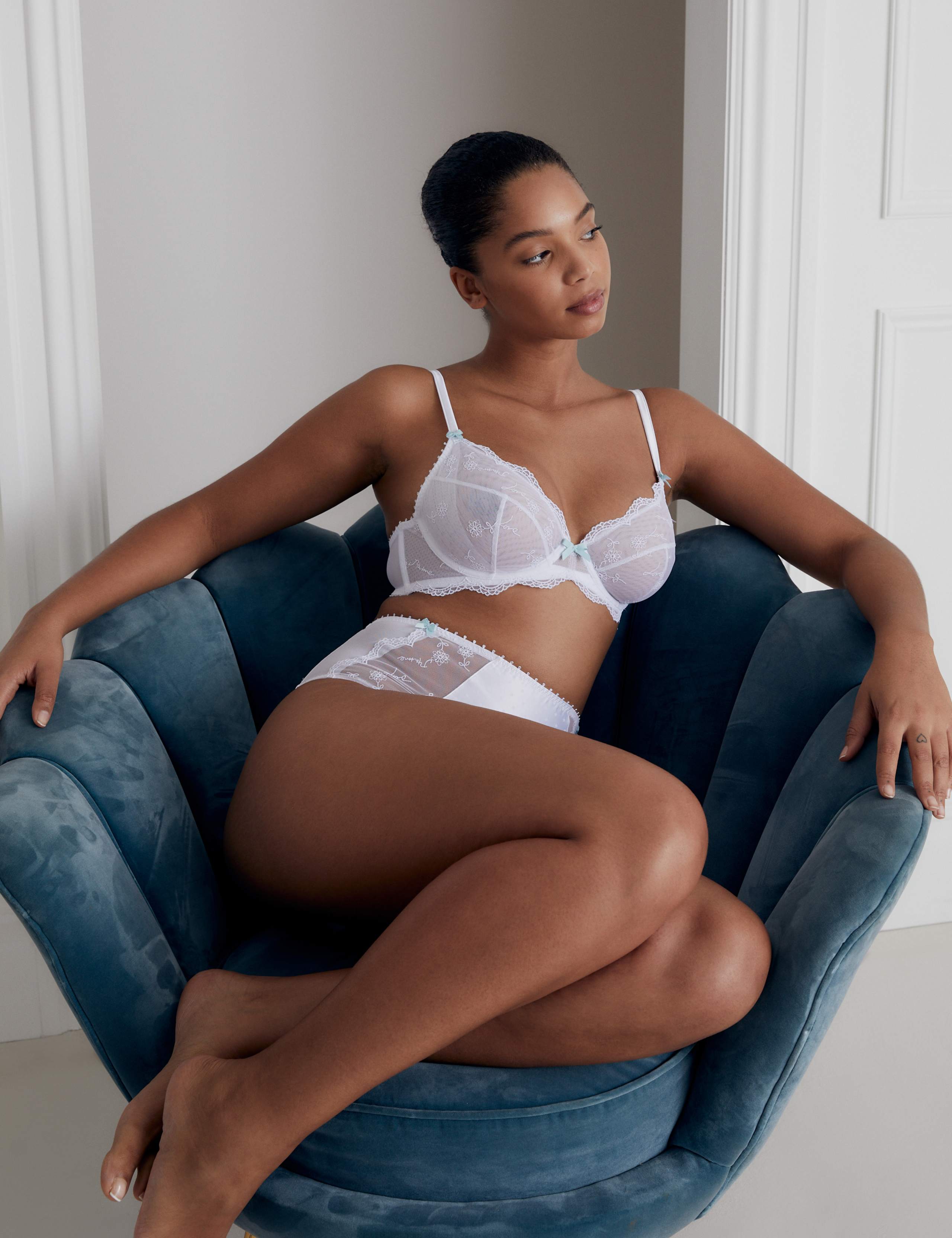 Evaline Wired Plunge Bra A-E 5 of 7