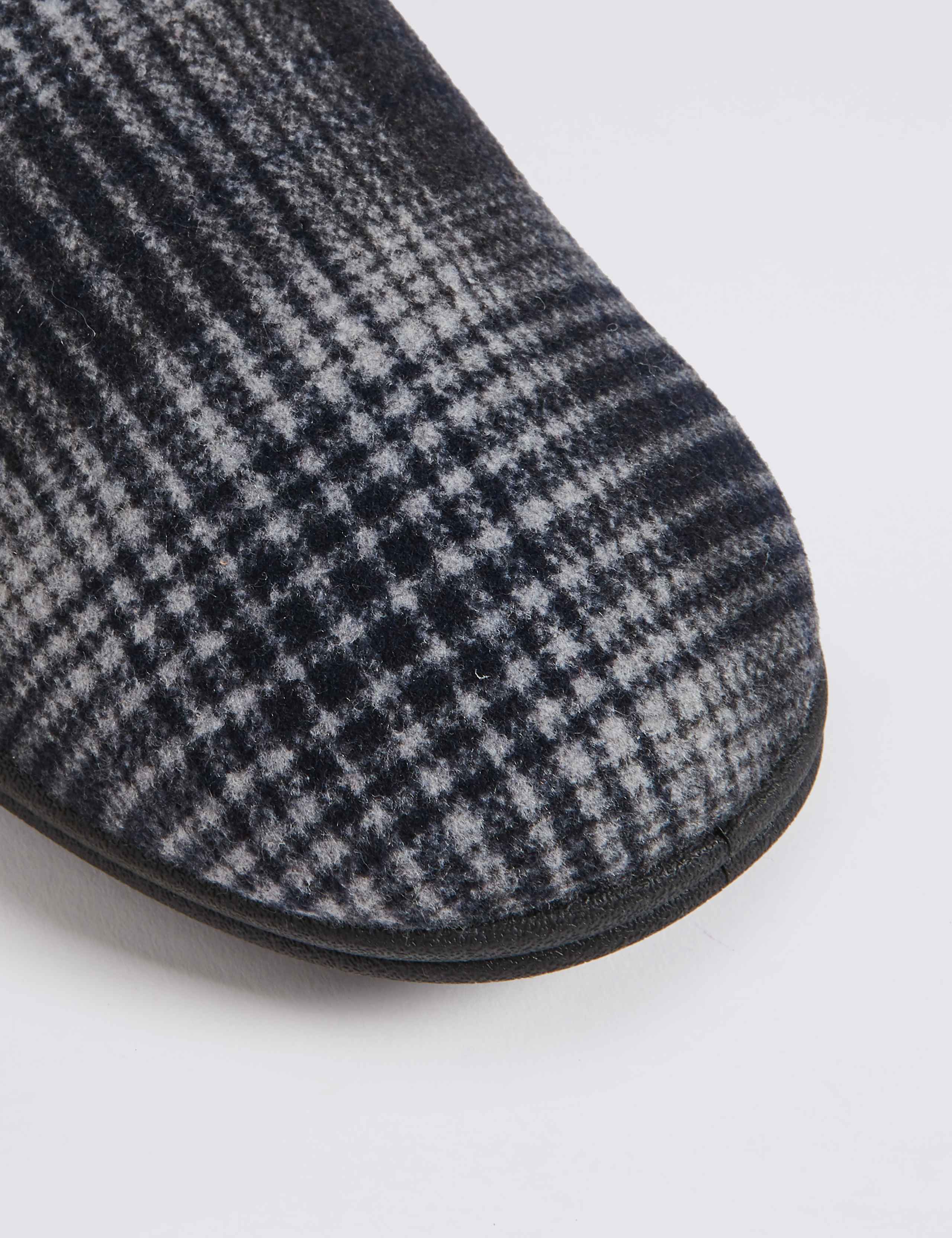 Checked Slippers 5 of 5