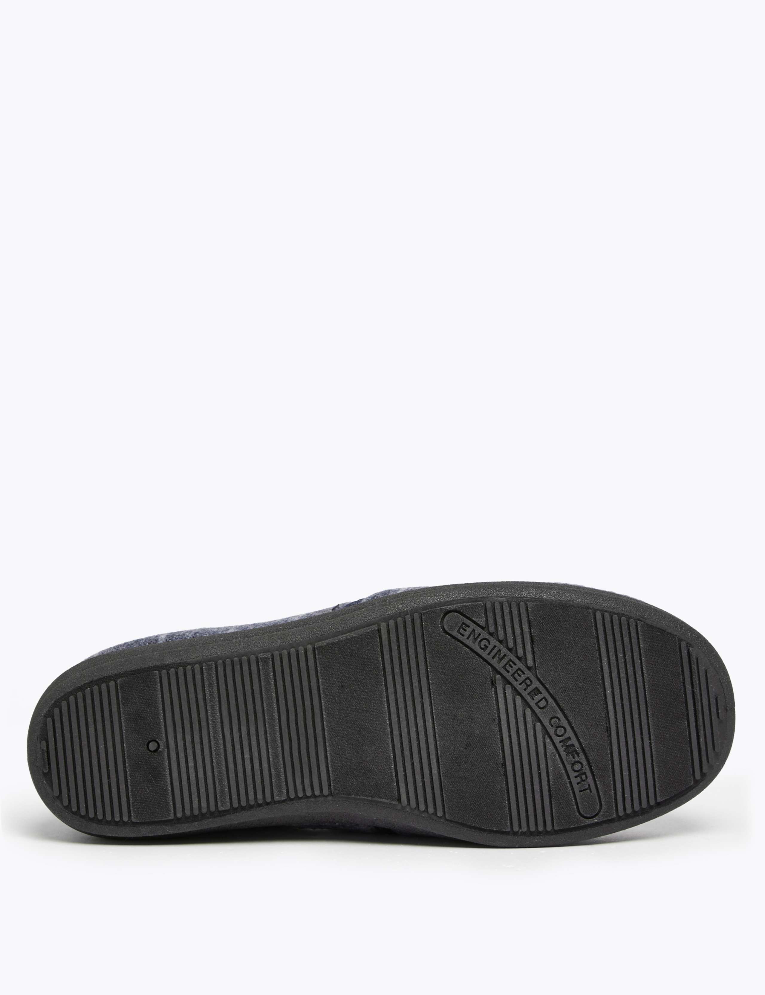 Checked Slippers 5 of 6