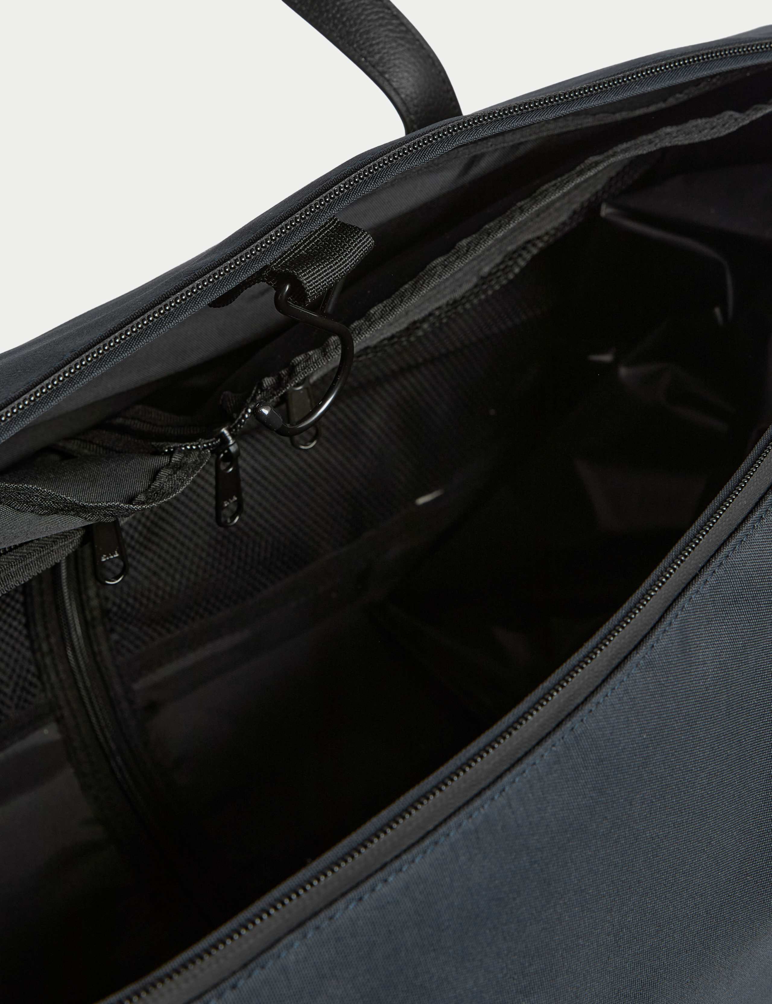 Weekend Performance Holdall Bag 5 of 7