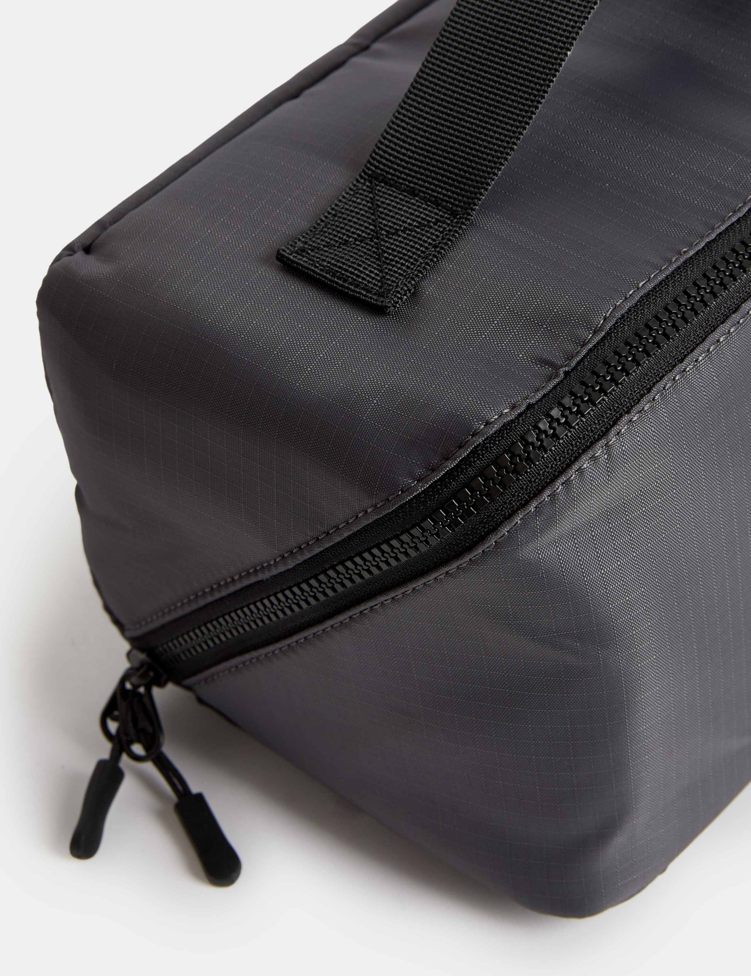 Stormwear™ Washbag 2 of 5
