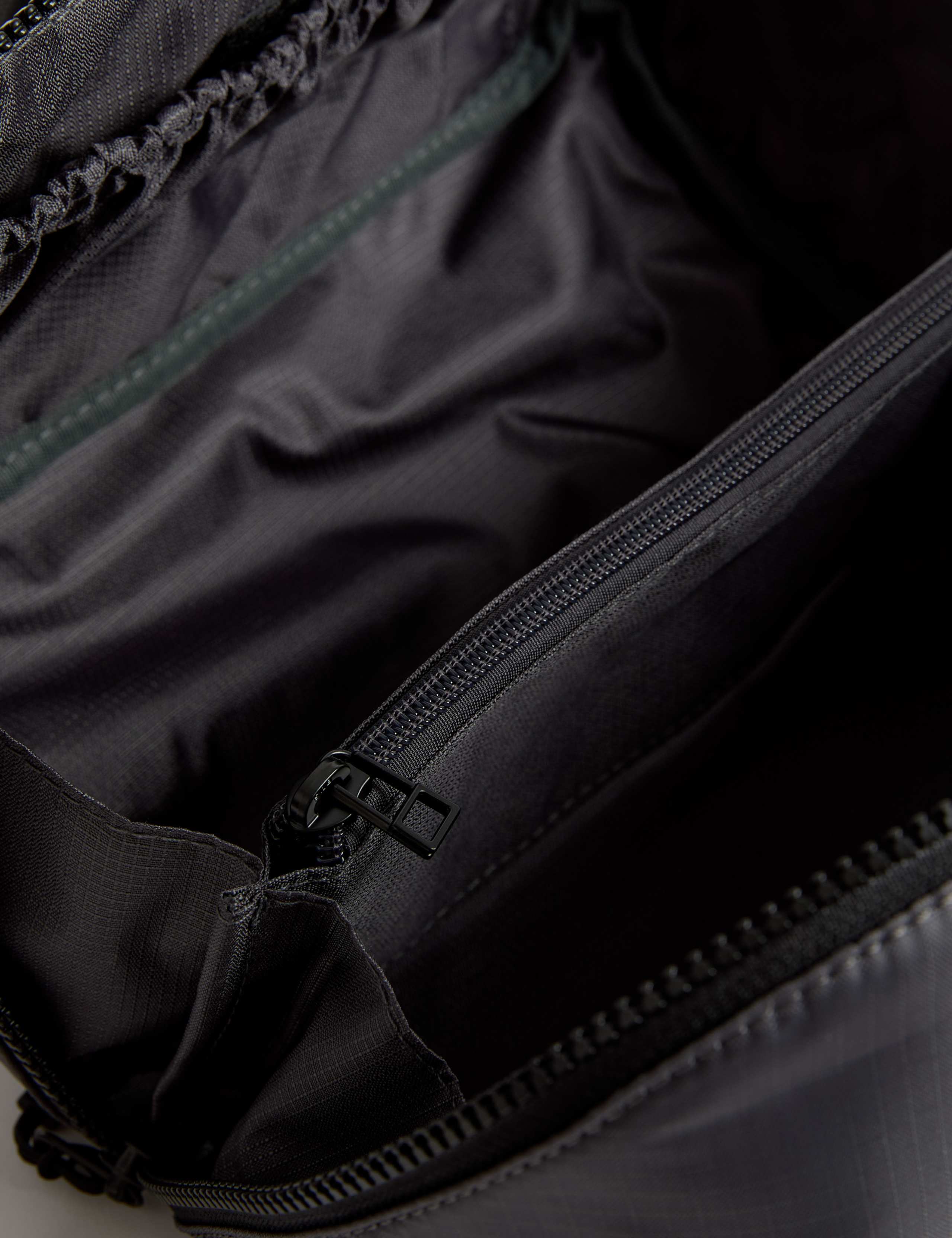 Stormwear™ Washbag 4 of 5