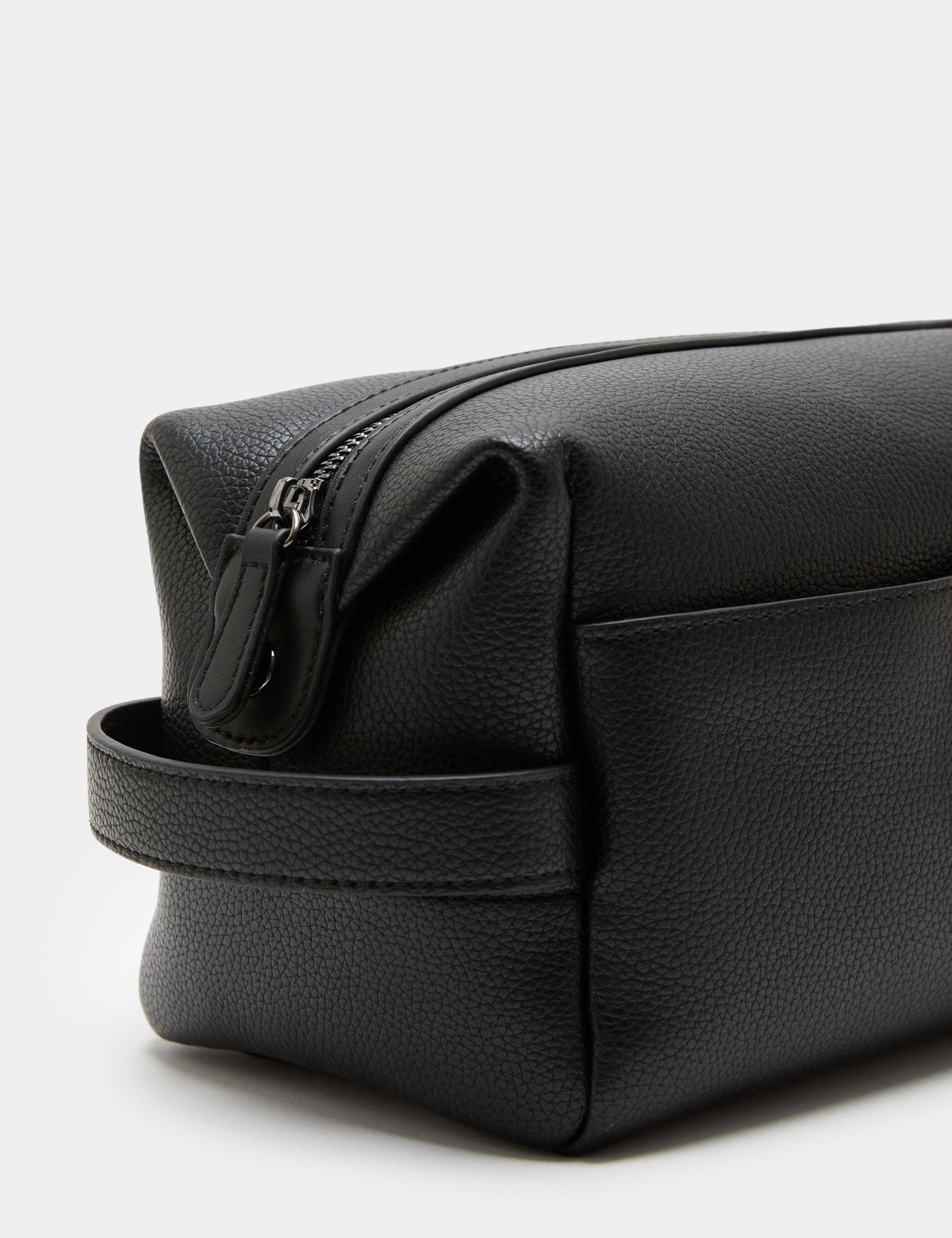 Mock Leather Pebble Grain Washbag 3 of 4