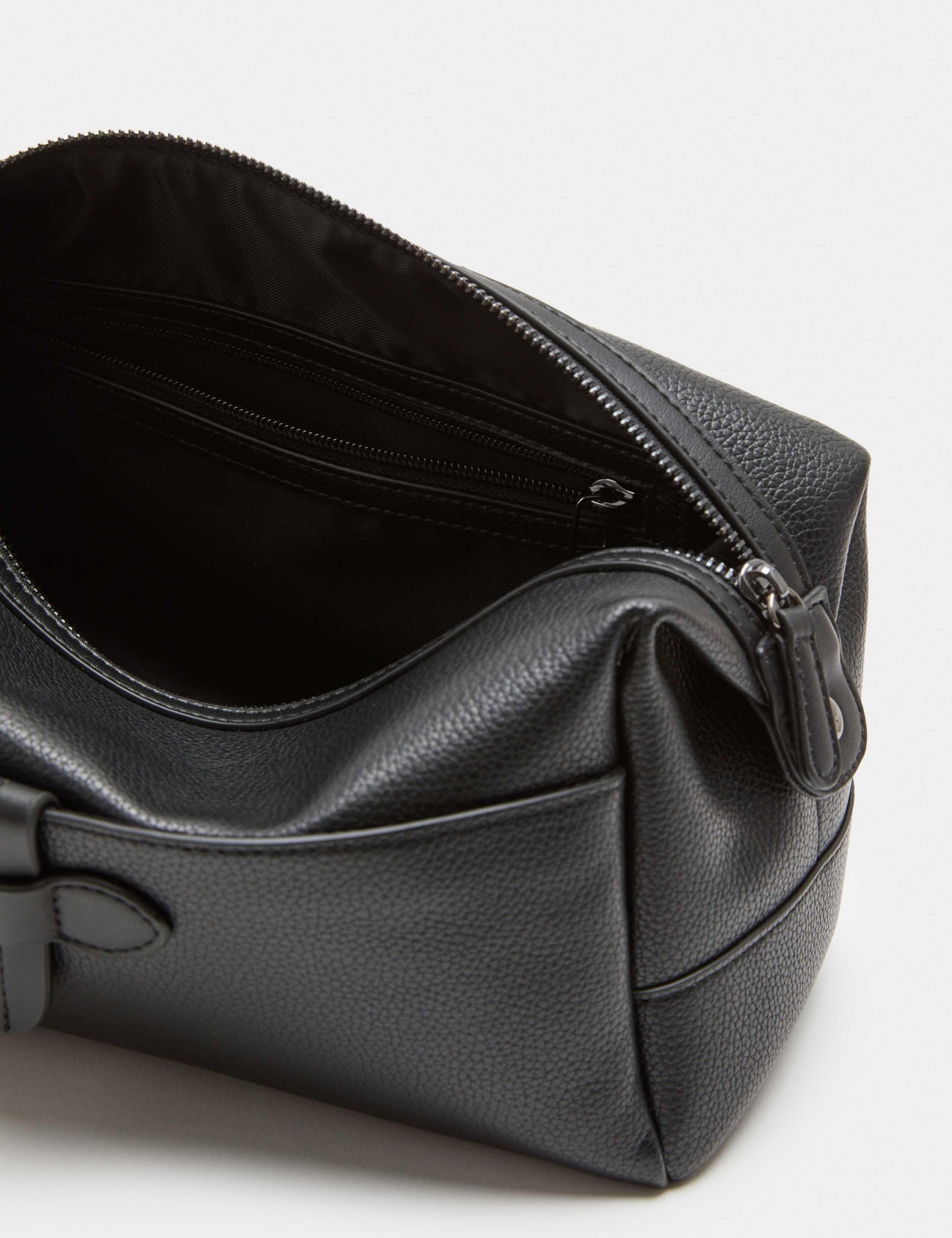 Mock Leather Pebble Grain Washbag 4 of 4