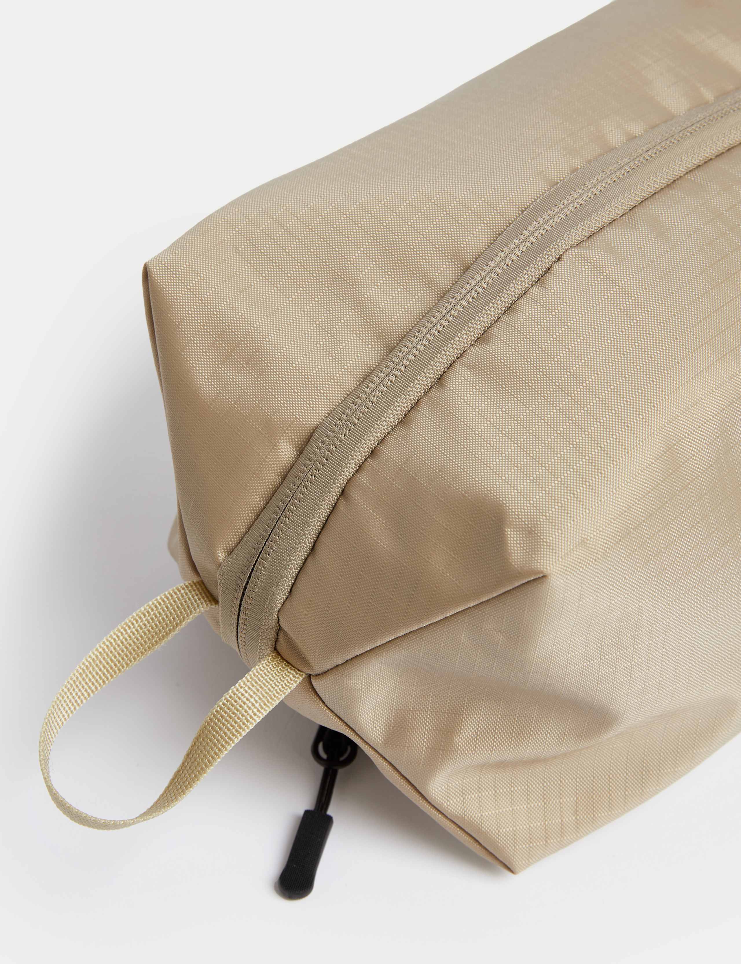 Washbag 3 of 5