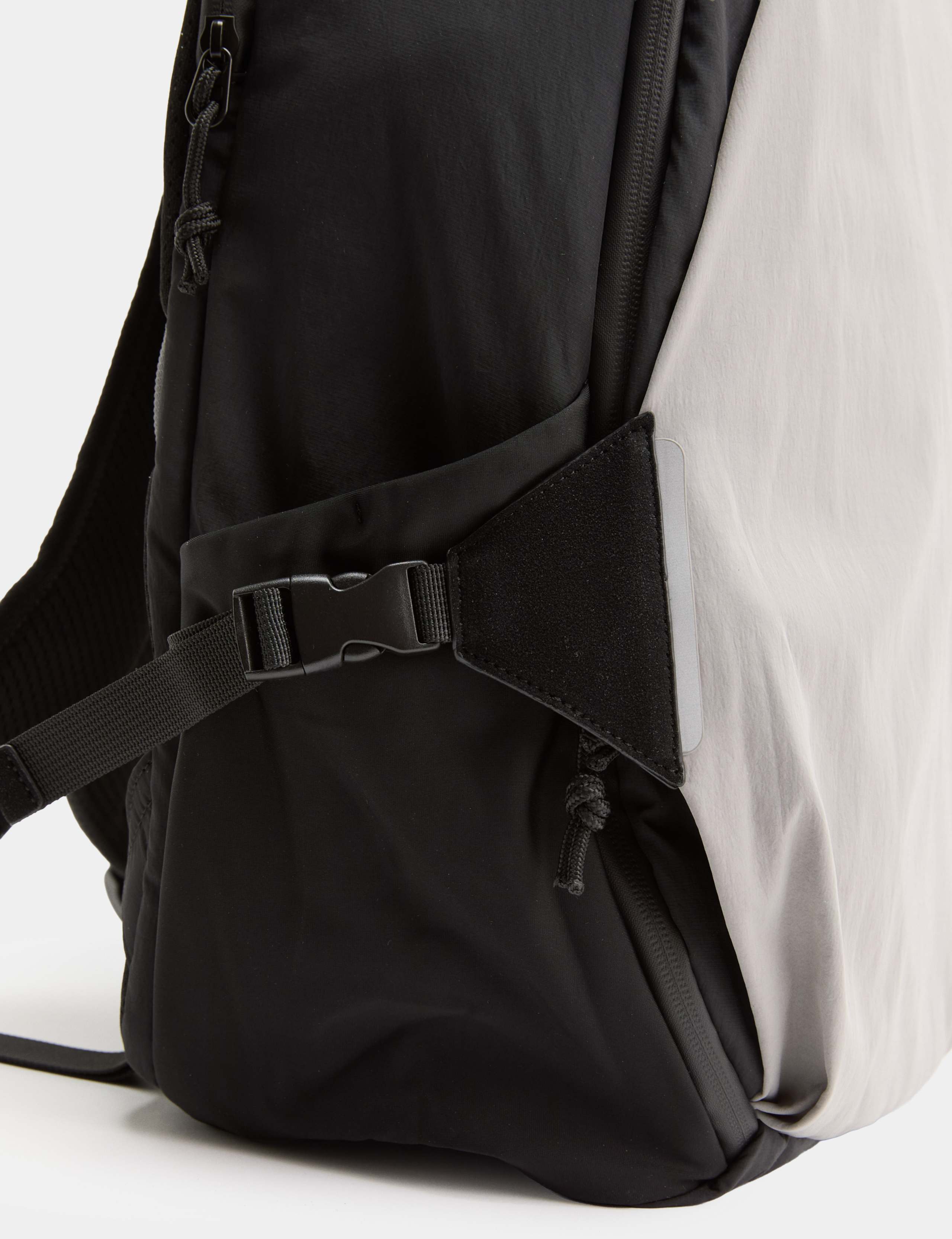 Goodmove Water-Resistant Backpack 3 of 3